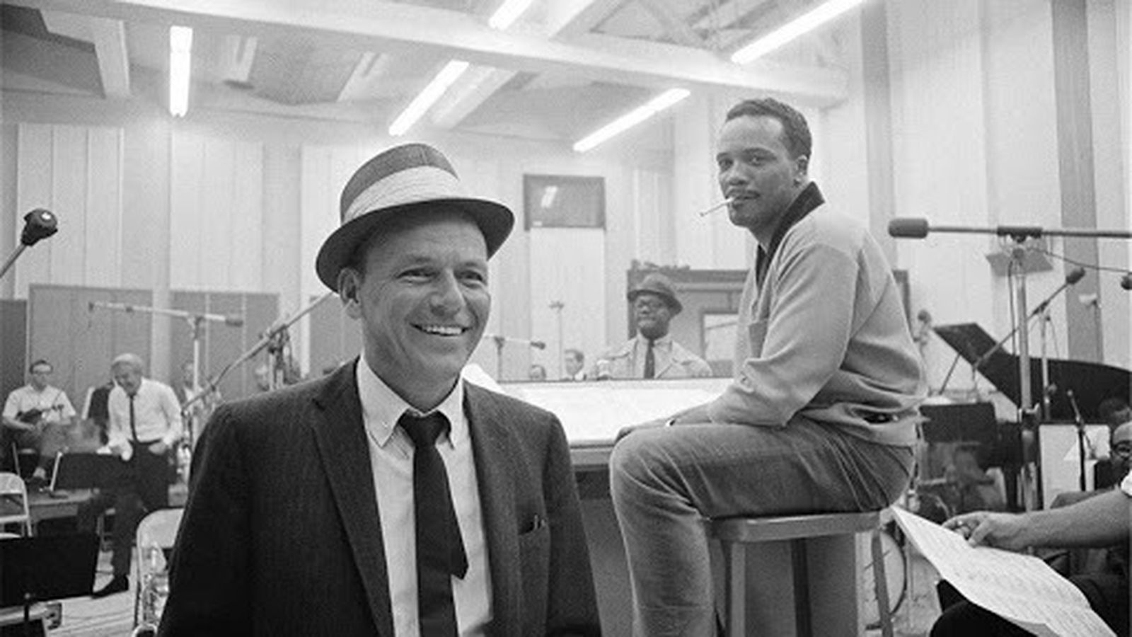 Durante una sesión de grabación con Frank Sinatra.