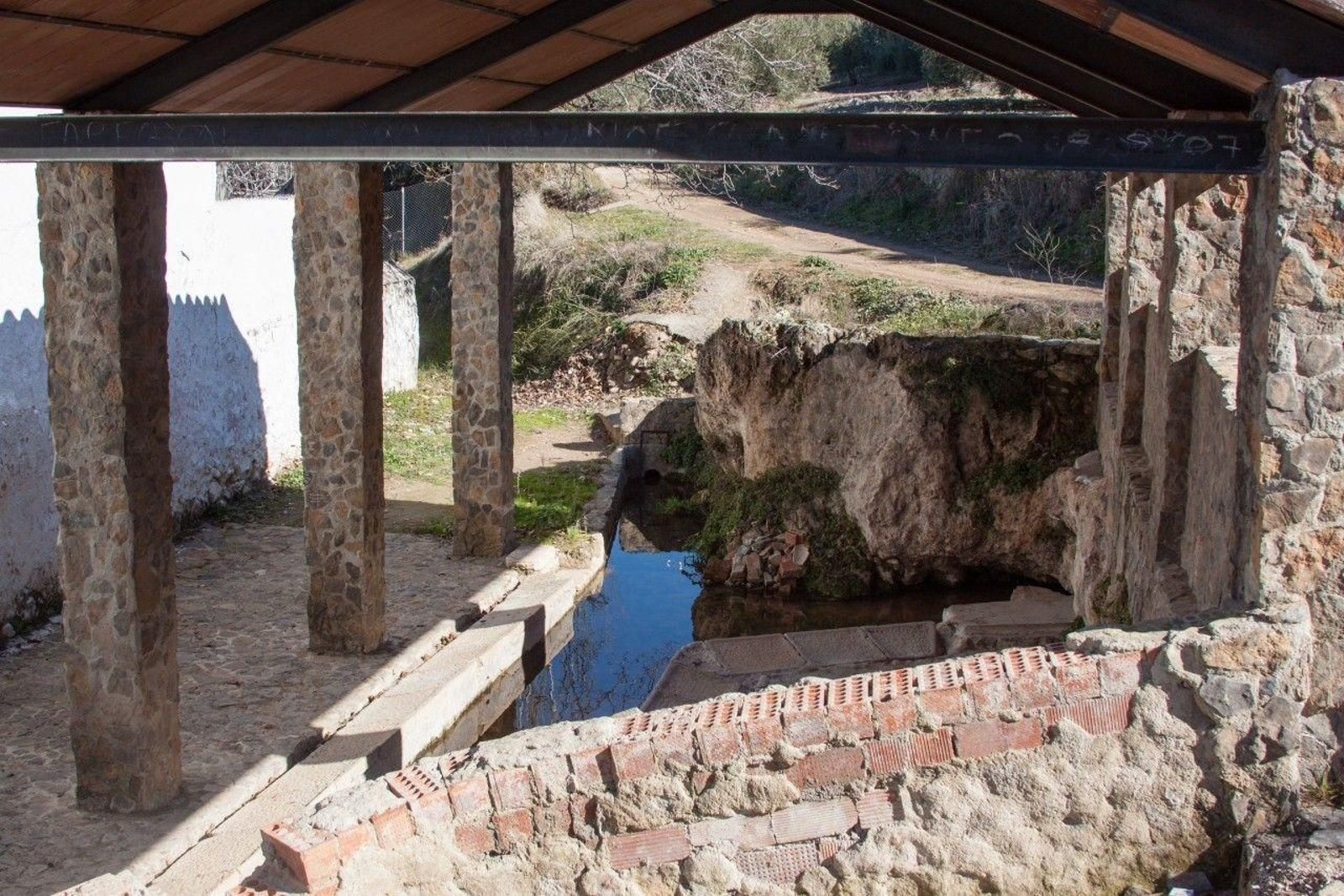 Lavadero de El Nacimiento de Castillo de Locubín. Lavadero de El Nacimiento de Castillo de Locubín.