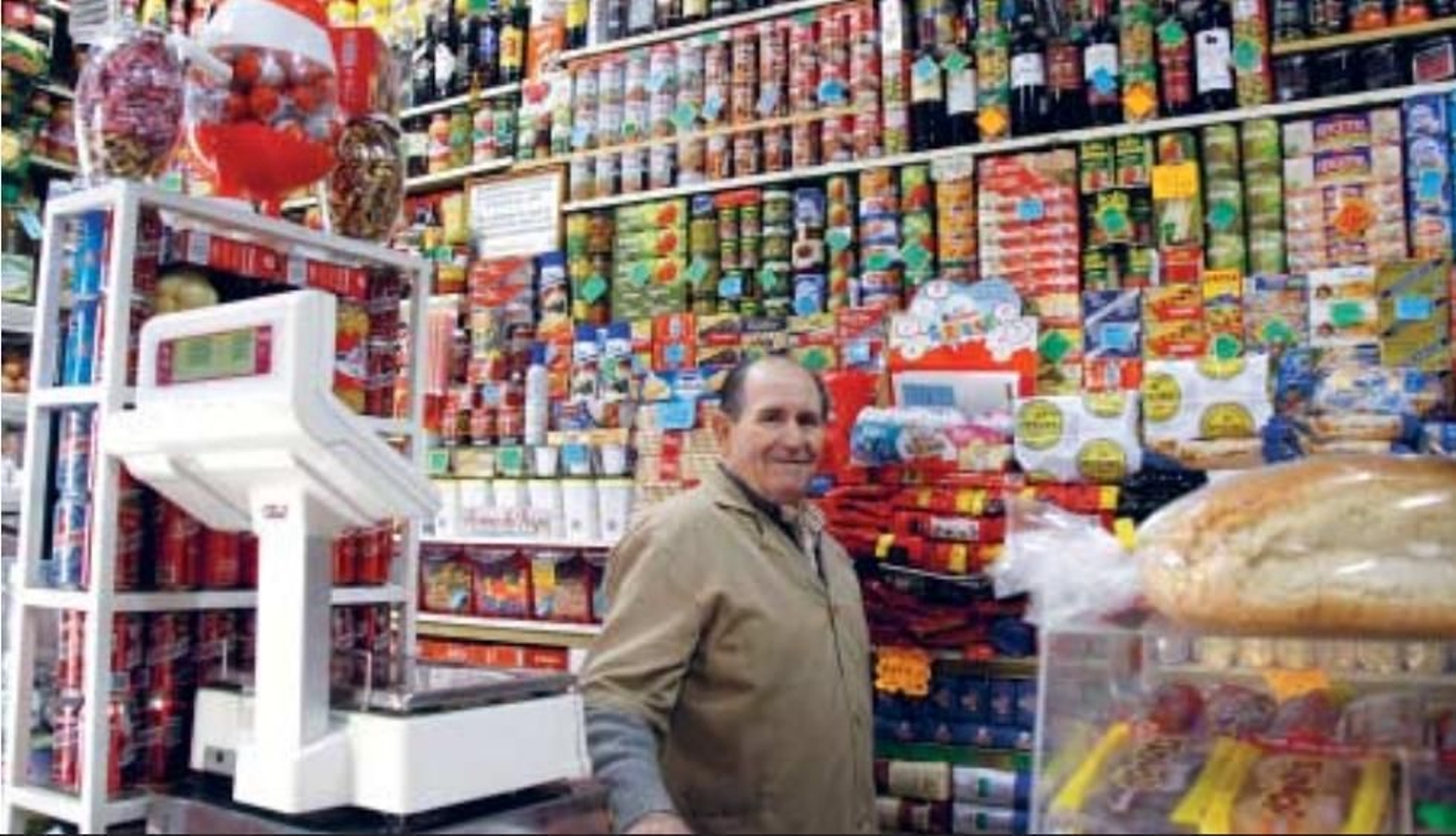 Pepe Sánchez, al frente de La Diana, el establecimiento más antiguo de El Puerto.