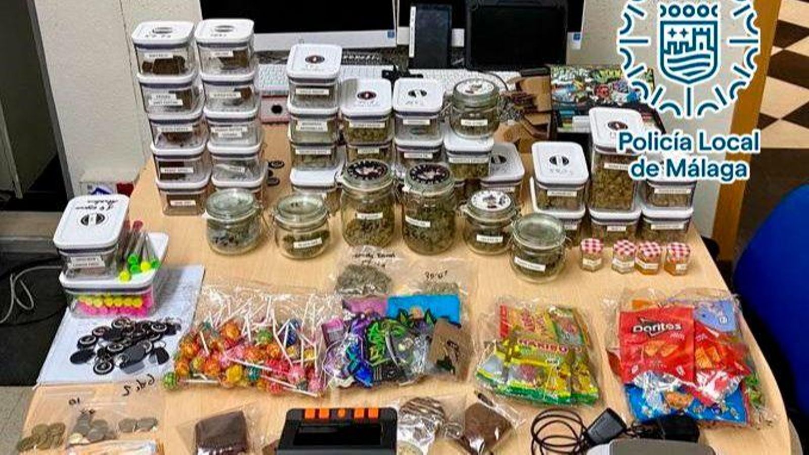 Incautación de la policía local en uno de los establecimeintos procannabis