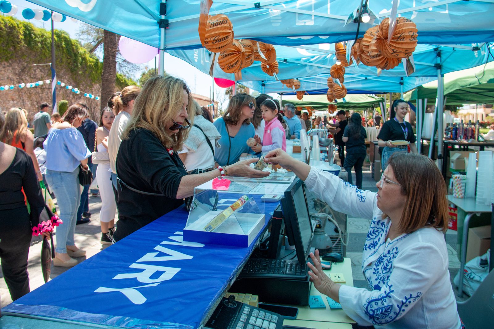 Motril disfruta de las Cruces, en imágenes