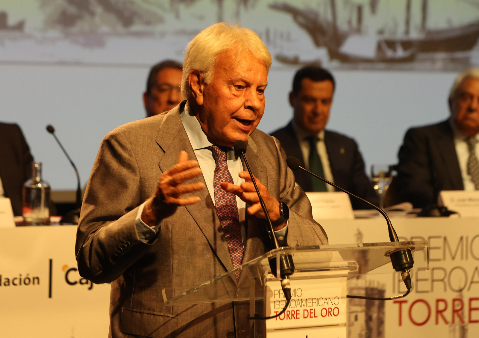 PREMIO IBEROAMERICANO TORRE DEL ORO A FELIPE GONZALEZ