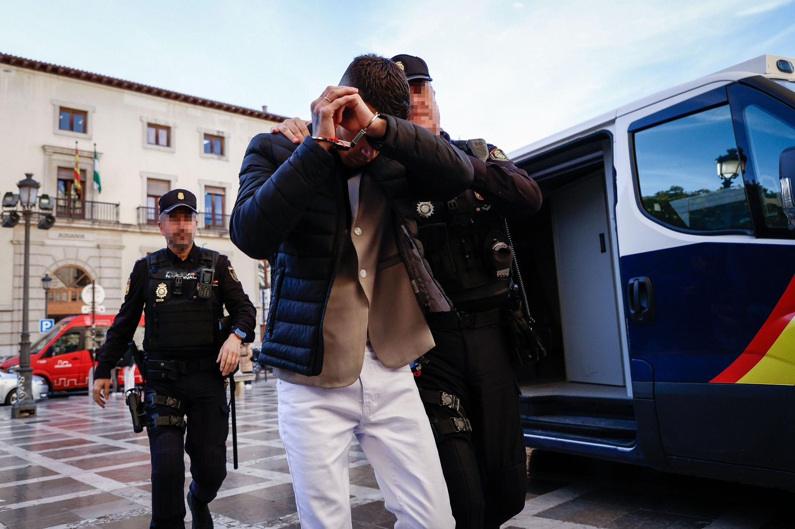 Uno de los acusados a la entrada de los juzgados este pasada semana