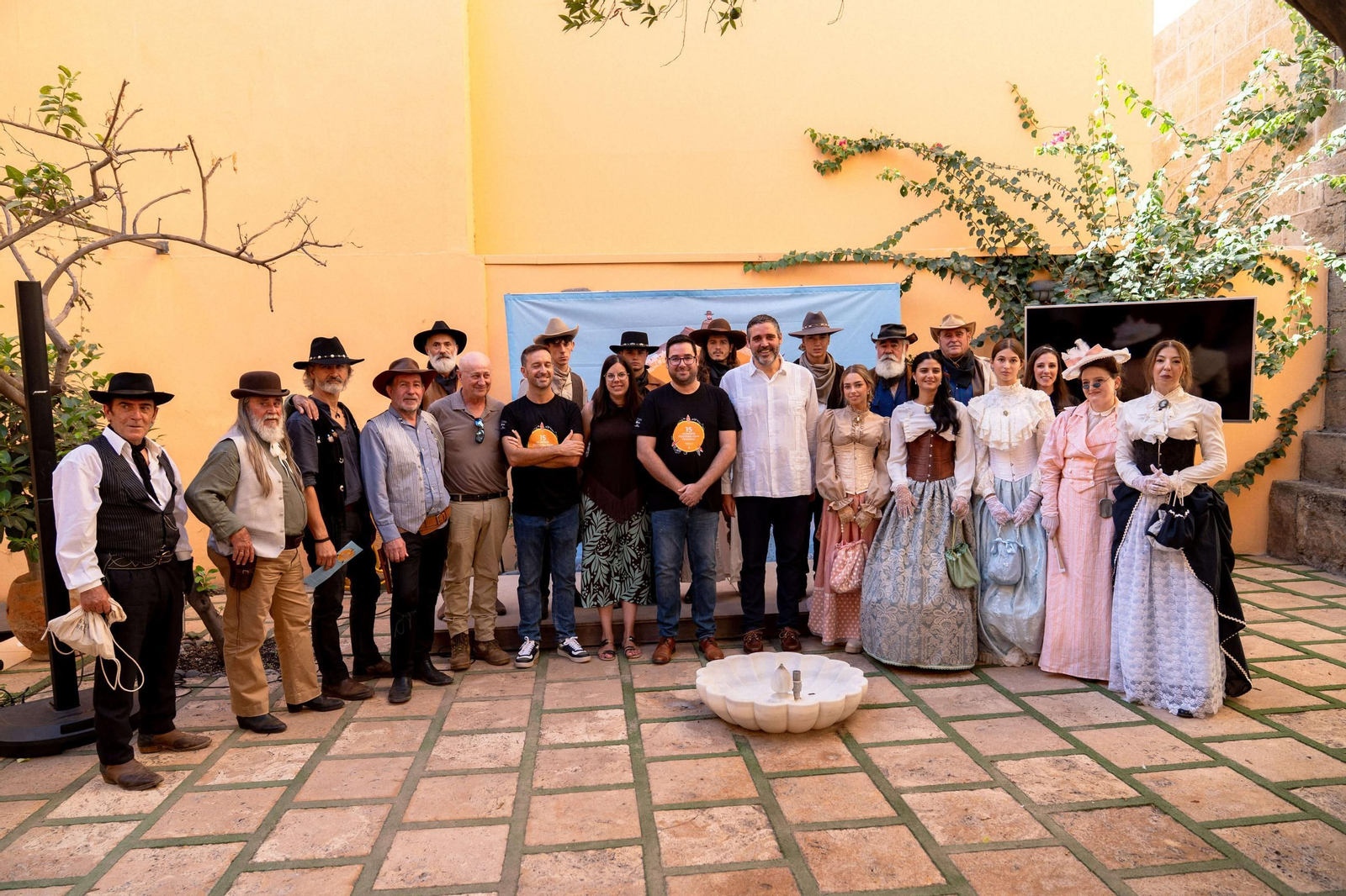 Acto de presentación del Festival en el Patio del Mandarino con Almudena Morales, Juan José Alonso, José Díaz y Juan Francisco Viruega.