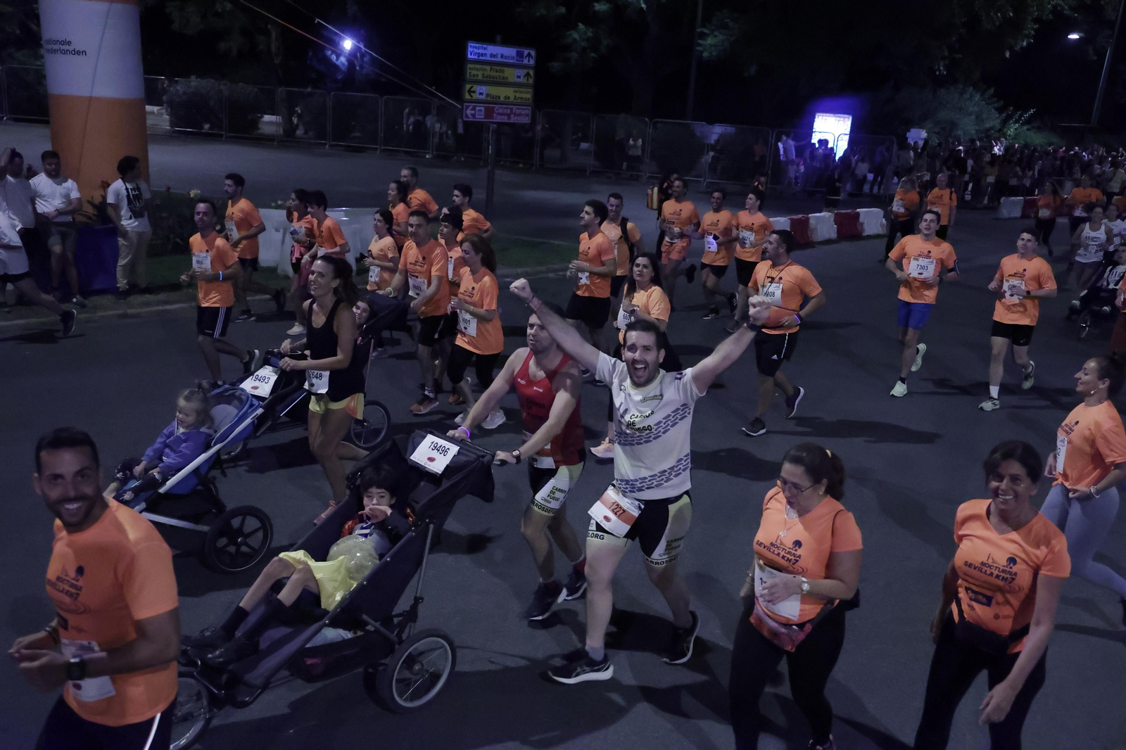 Búscate en la Carrera Nocturna de Sevilla (8)