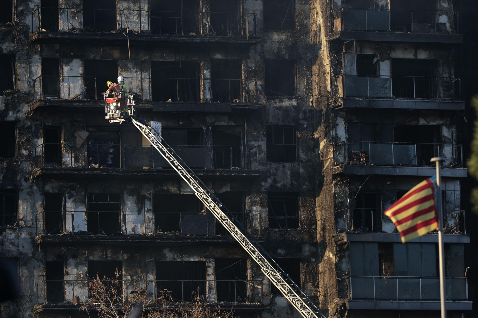 Así ha quedado el residencial devorado por las llamas en Valencia Así ha quedado el residencial devorado por las llamas en Valencia
