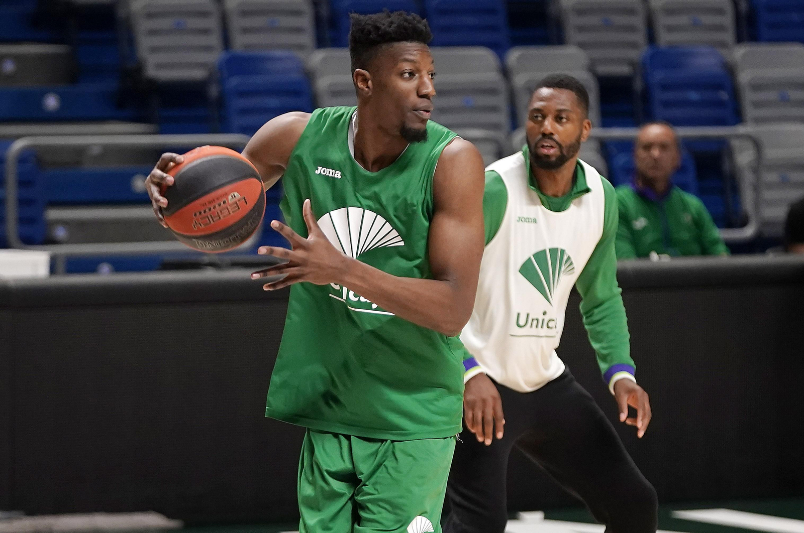 Yankuba Sima ya viste de verde