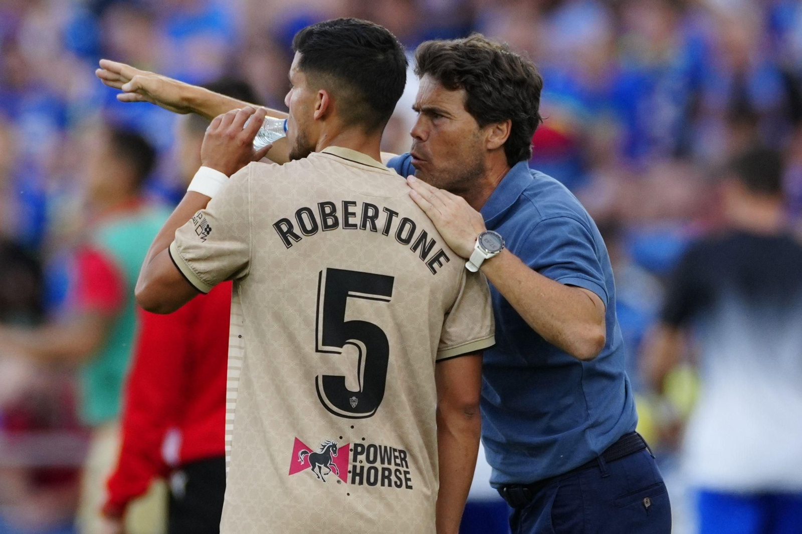 Rubi da indicaciones a Robertone durante el partido disputado el pasado miércoles en Getafe.