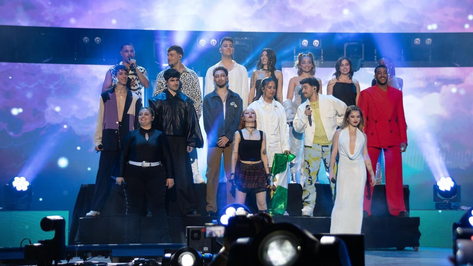 Los 16 participantes de Operación Triunfo interpretando 'Libertad'