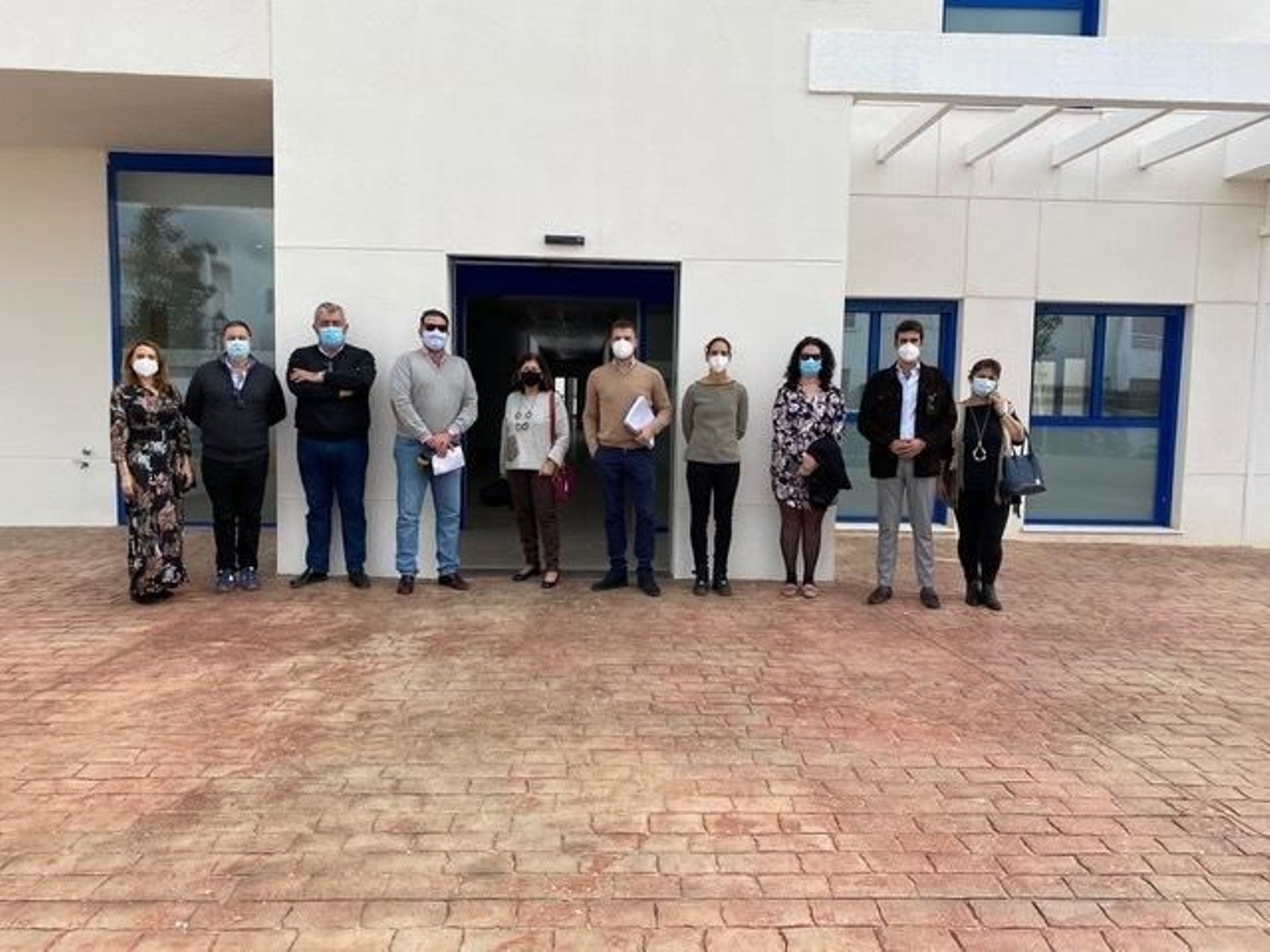 La alcaldesa Rosa María Cano junto a parte del quipo de gobierno y arquitectos durante la recepción de la obra en noviembre del año pasado.