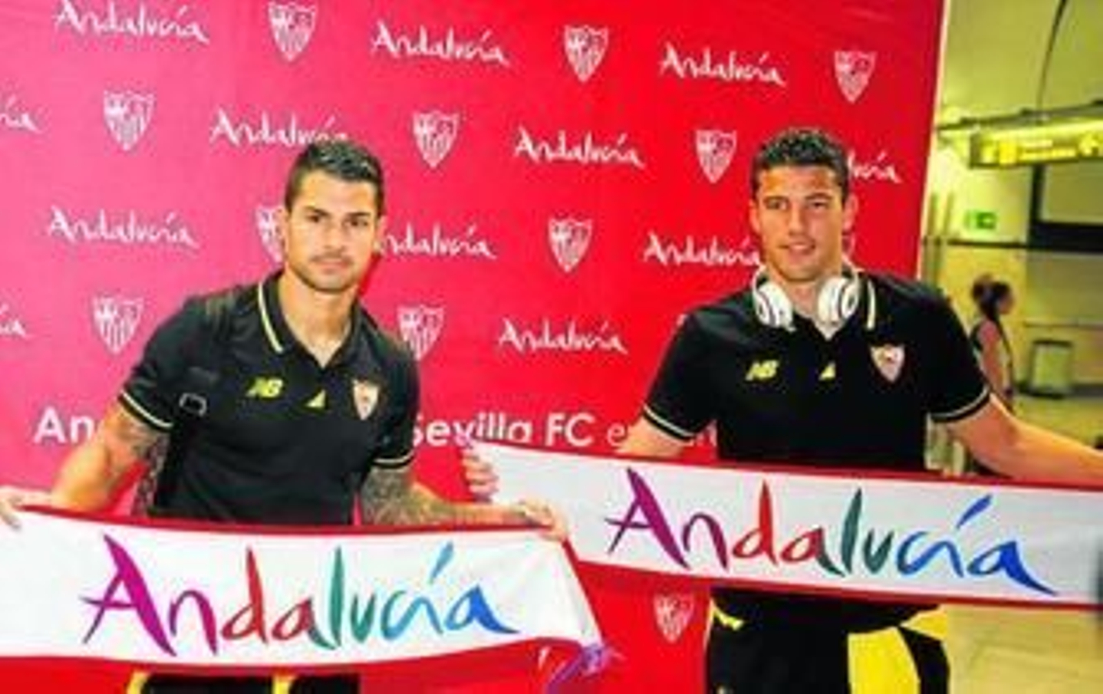 Vitolo, la sorpresa del viaje junto a la baja de Reyes, y David Soria.