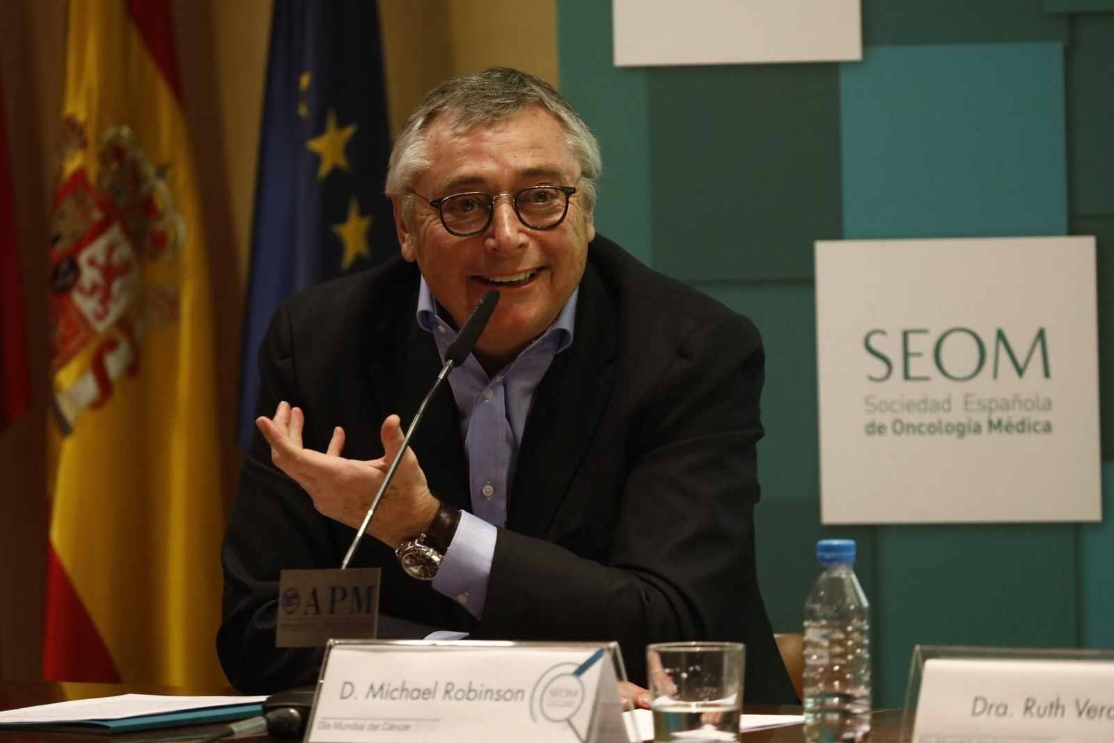 El ex futbolista Michael Robinson, recientemente diagnósticado de un cáncer, ha participado en la campaña de SEOM.