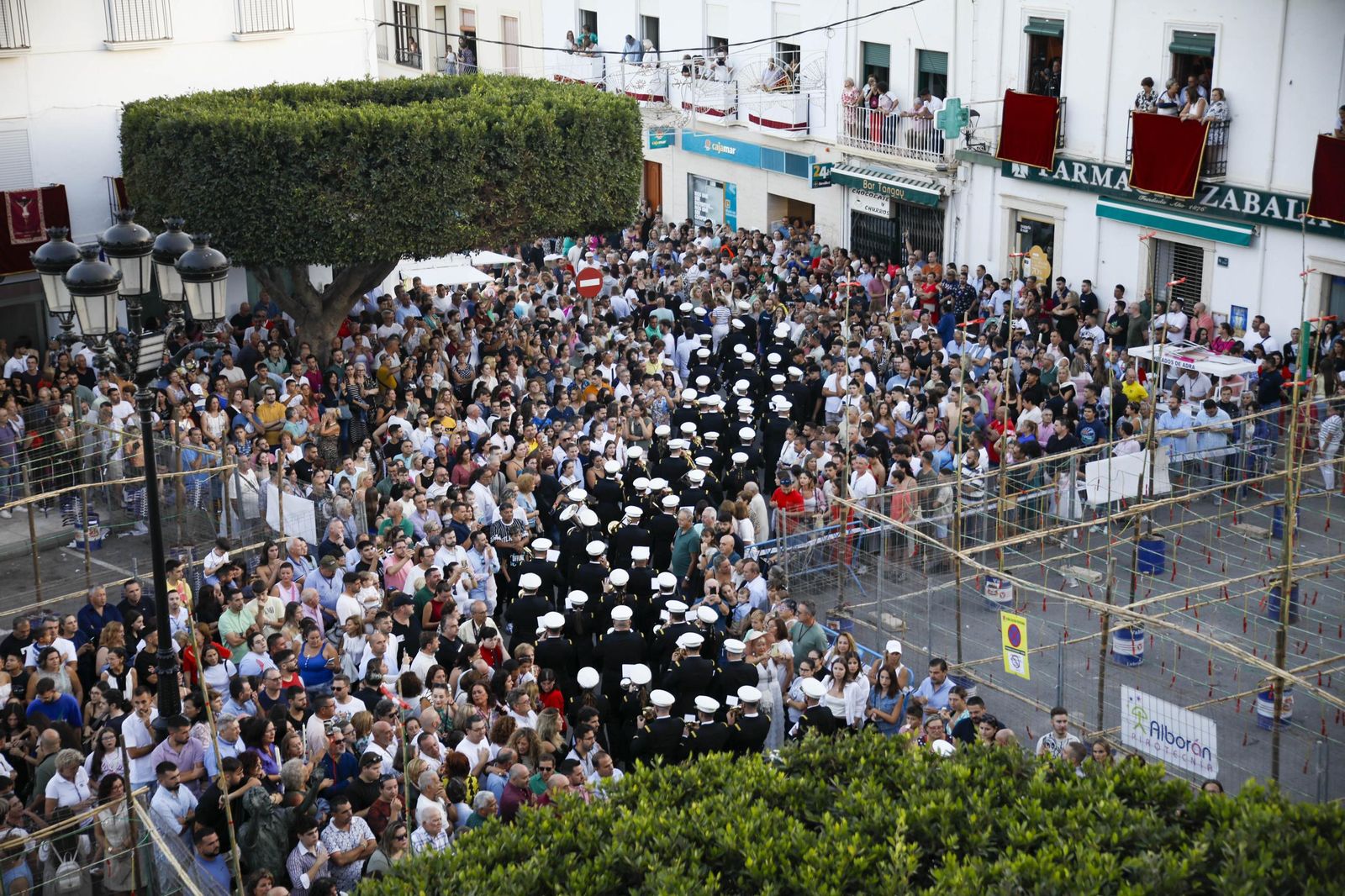 Las imágenes de la misa vespertina y procesión del Cristo de la Luz de Dalías