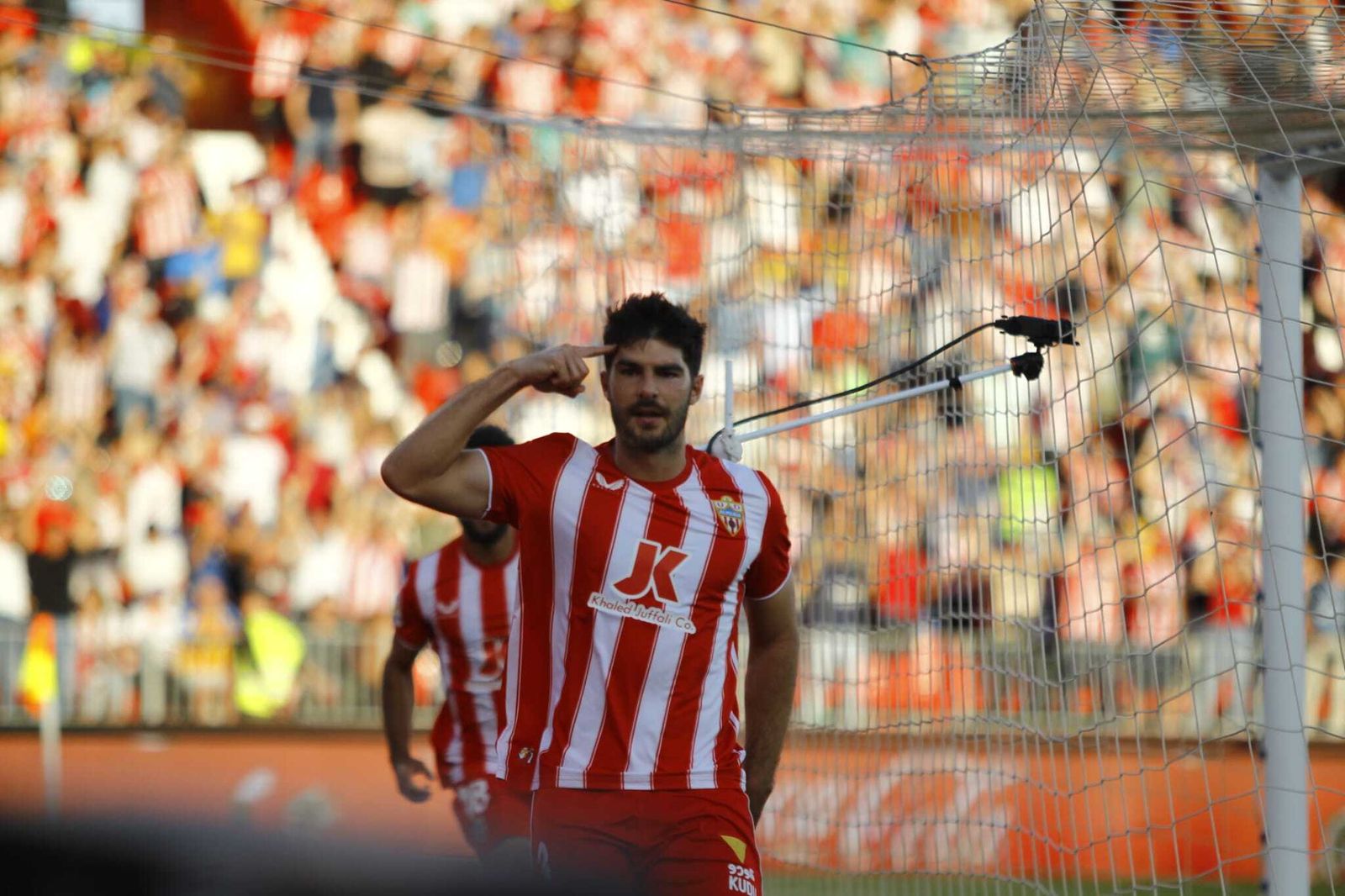 Gonzalo Melero celebra su gol con el que adelantó a los rojiblancos.