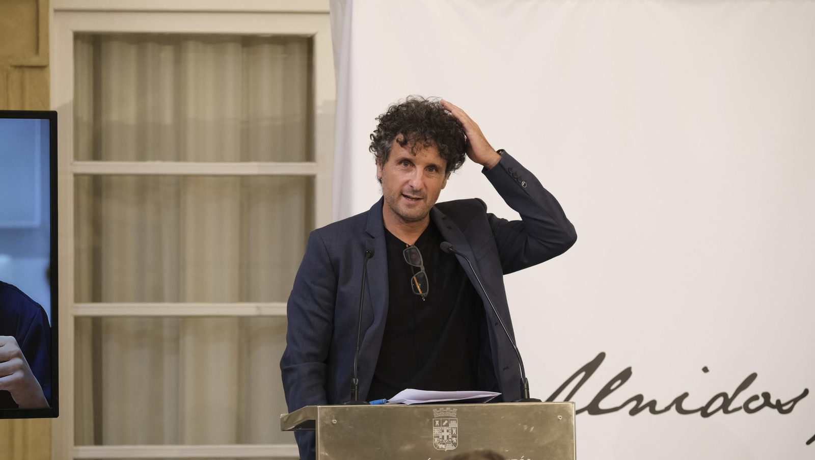 El Doctor Antonio Ríos presenta su libro 'Una Rodilla Feliz', en imágenes