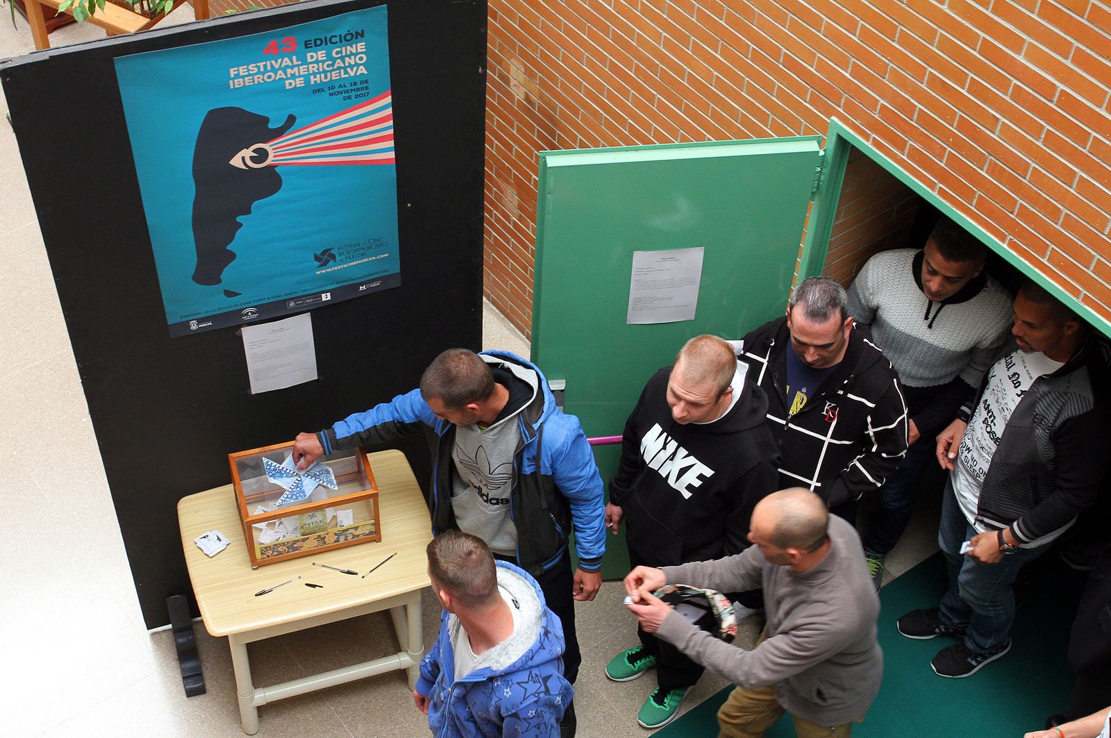 Imágenes de la entrega a Francisco Regueira del Premio Cine y Valores de Huelva Información