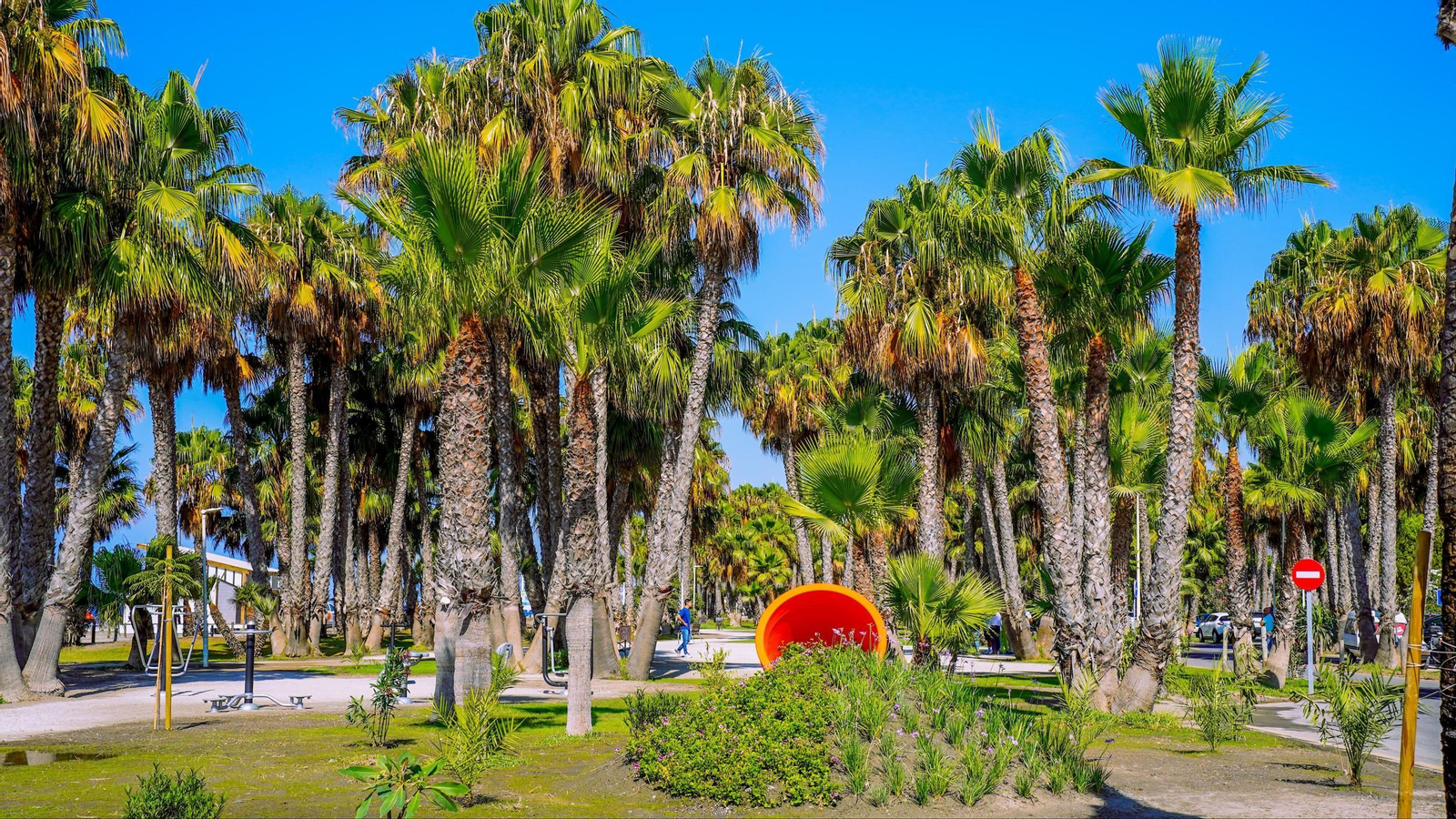 El aparcamiento poniente de Playa Granada
