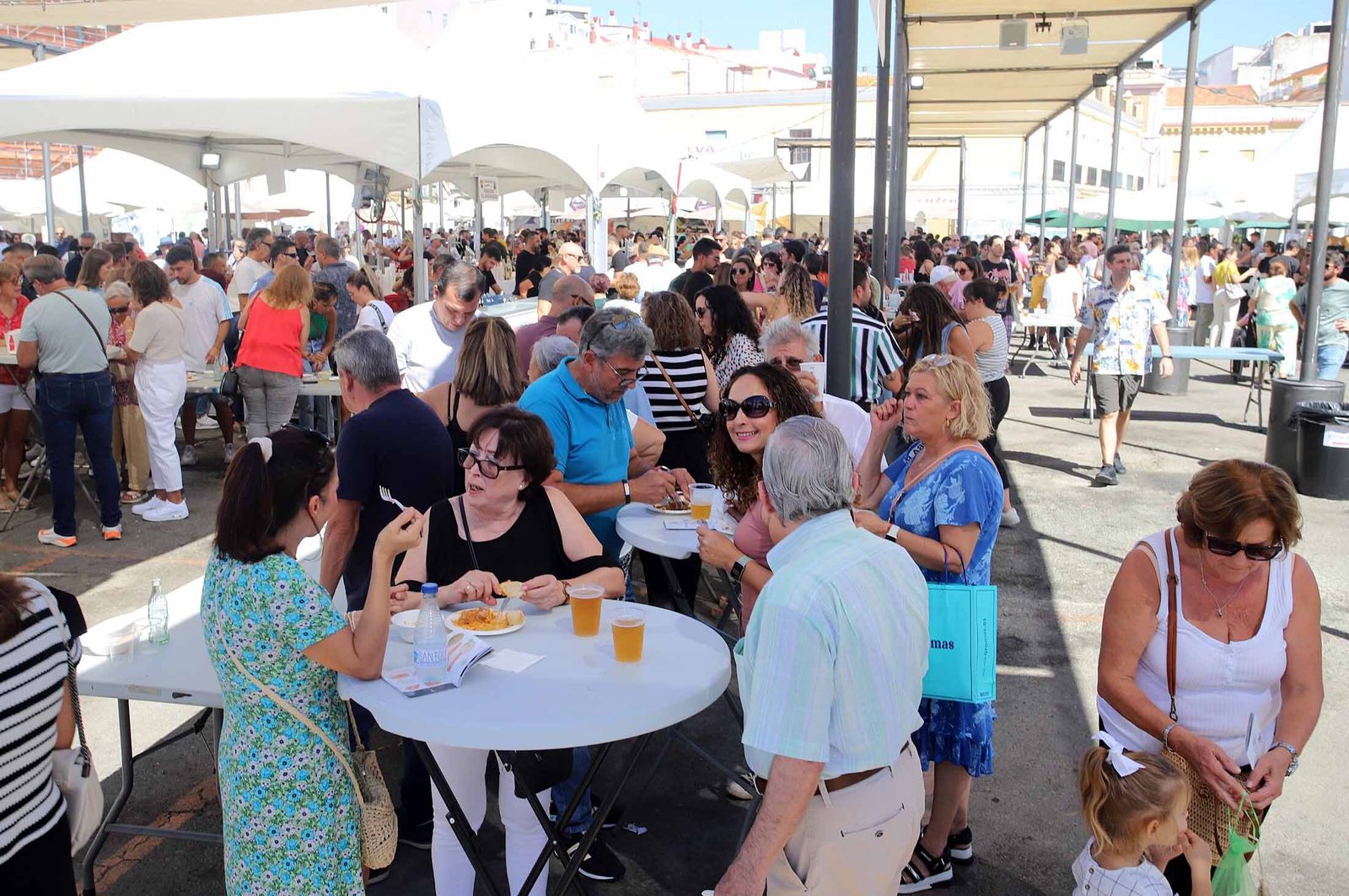 Imágenes del ambiente en la Feria de la Tapa de Huelva