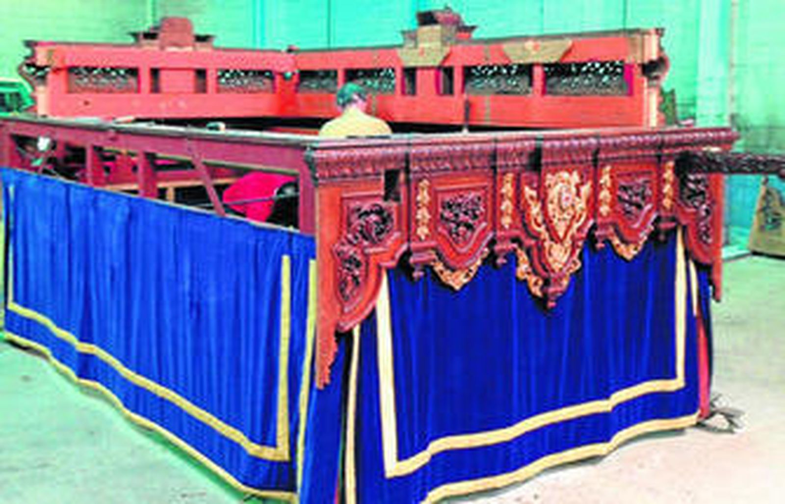 El paso de misterio ha sido desmontado para iniciar la reforma y arreglos que necesita de cara a 2016.