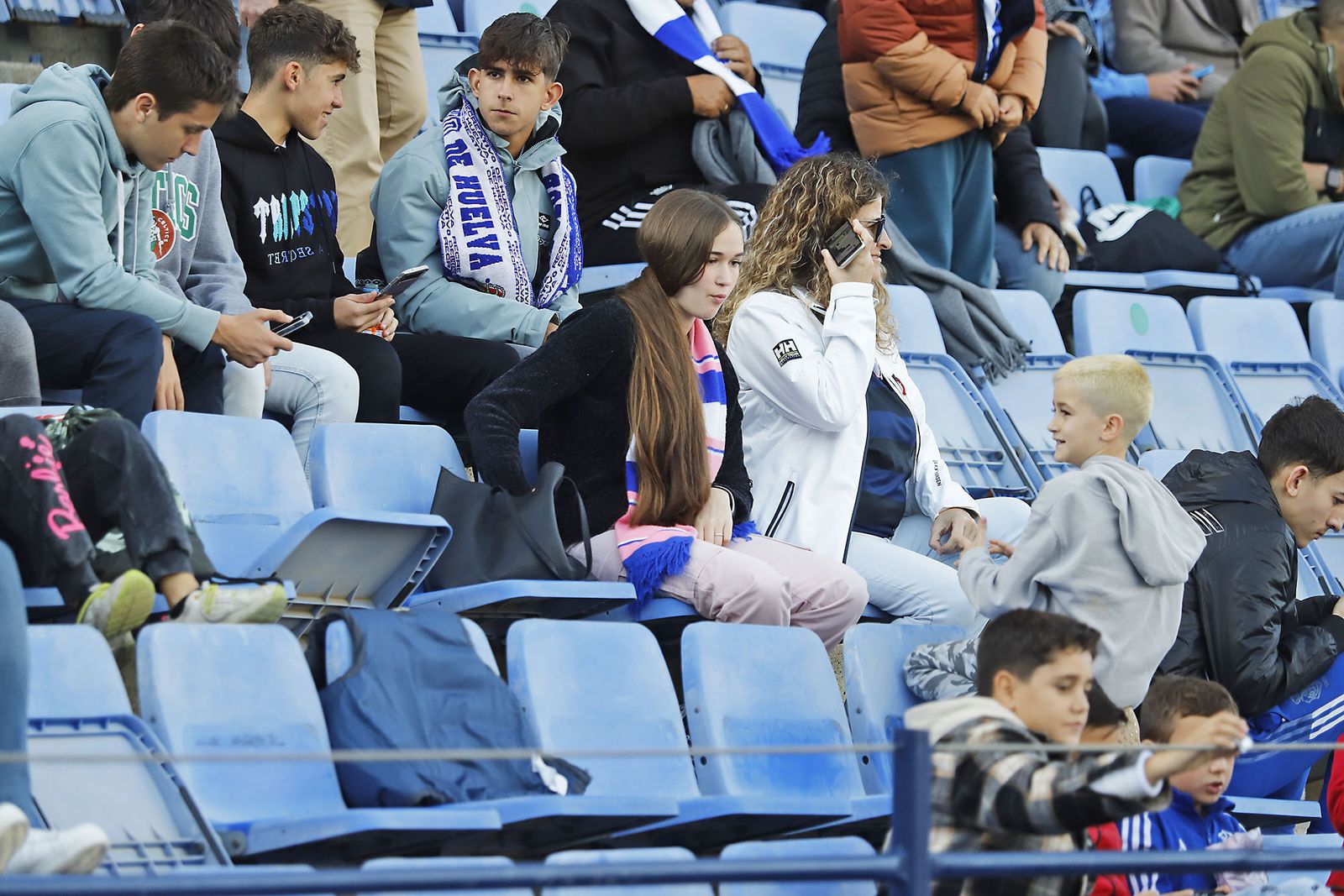 Imágenes del ambiente en el encuentro entre el Recreativo de Huelva y el Real Murcia