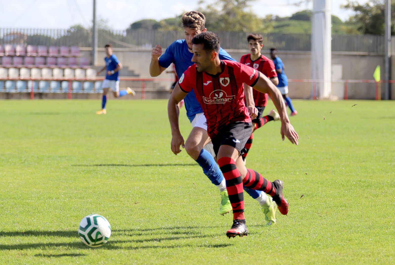 El Cartaya (en la imagen ante el Écija) atraviesa por un momento dulce.