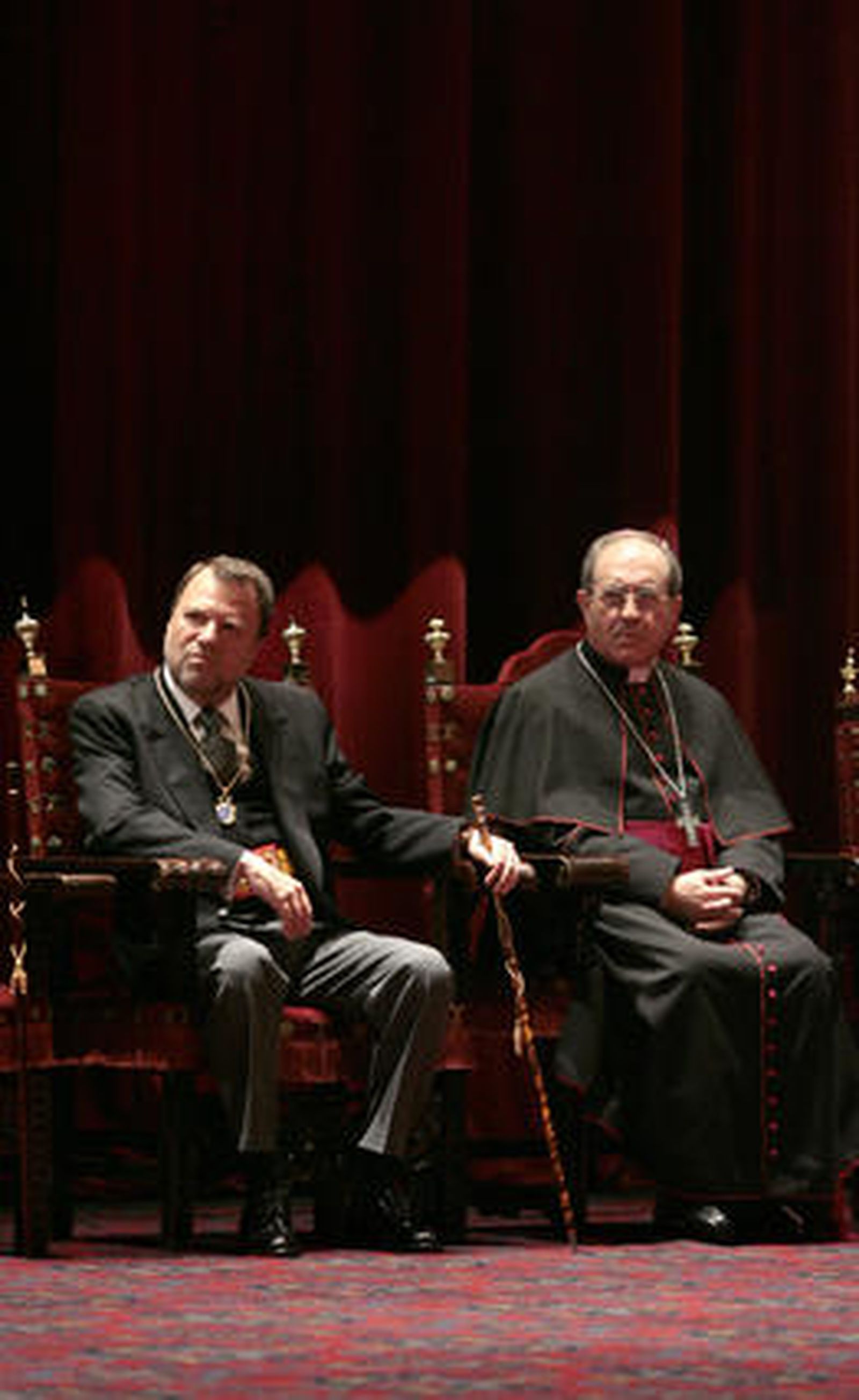 Monteseirín junto al arzobispo durante el pregón.

Foto: Juan Carlos Munoz