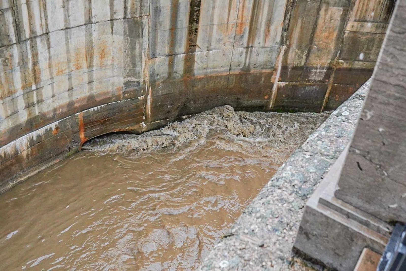 Galería | El agua toma la ciudad de Granada como consecuencia de la Dana