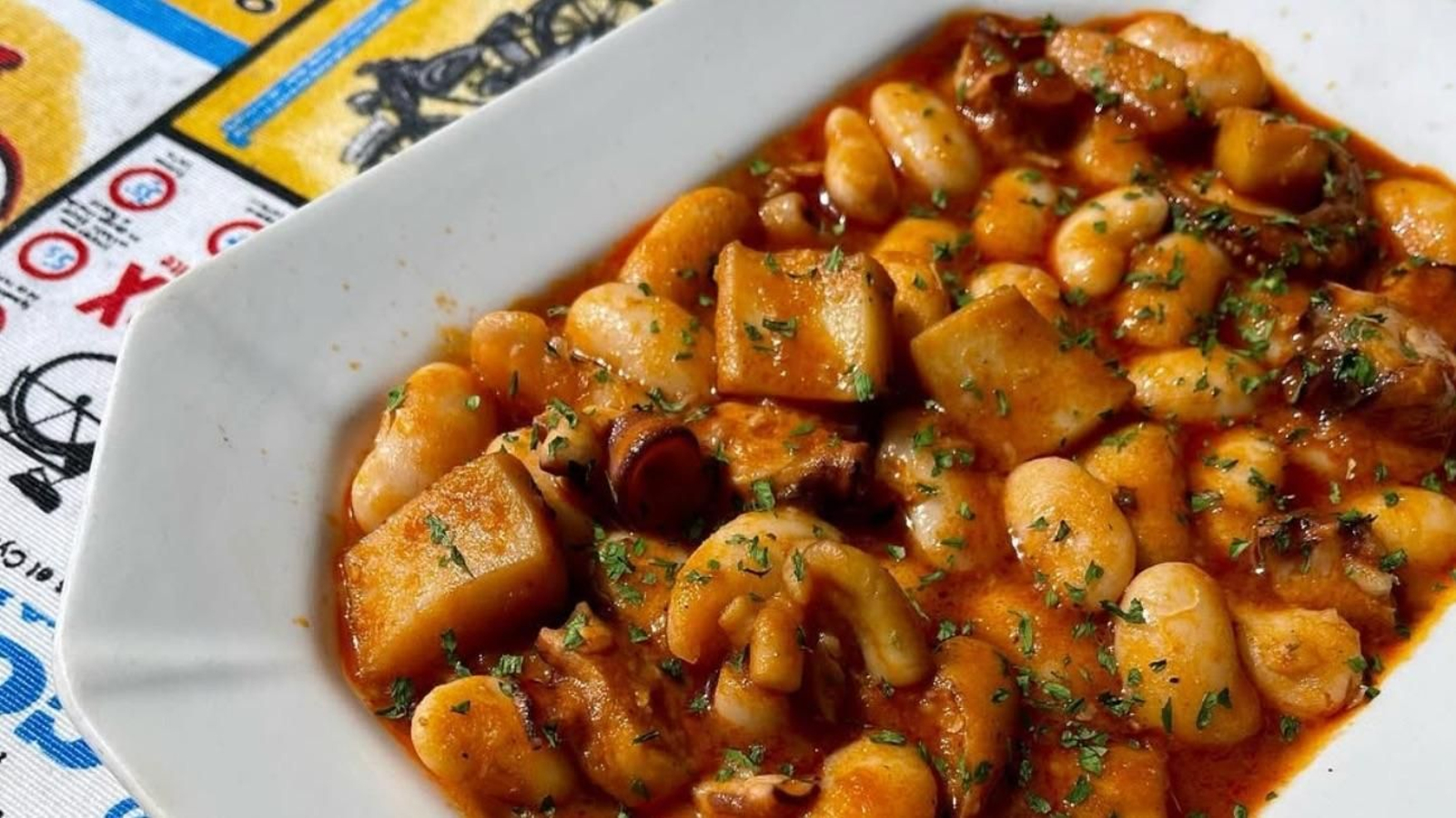 Judiones con pulpo y calamar