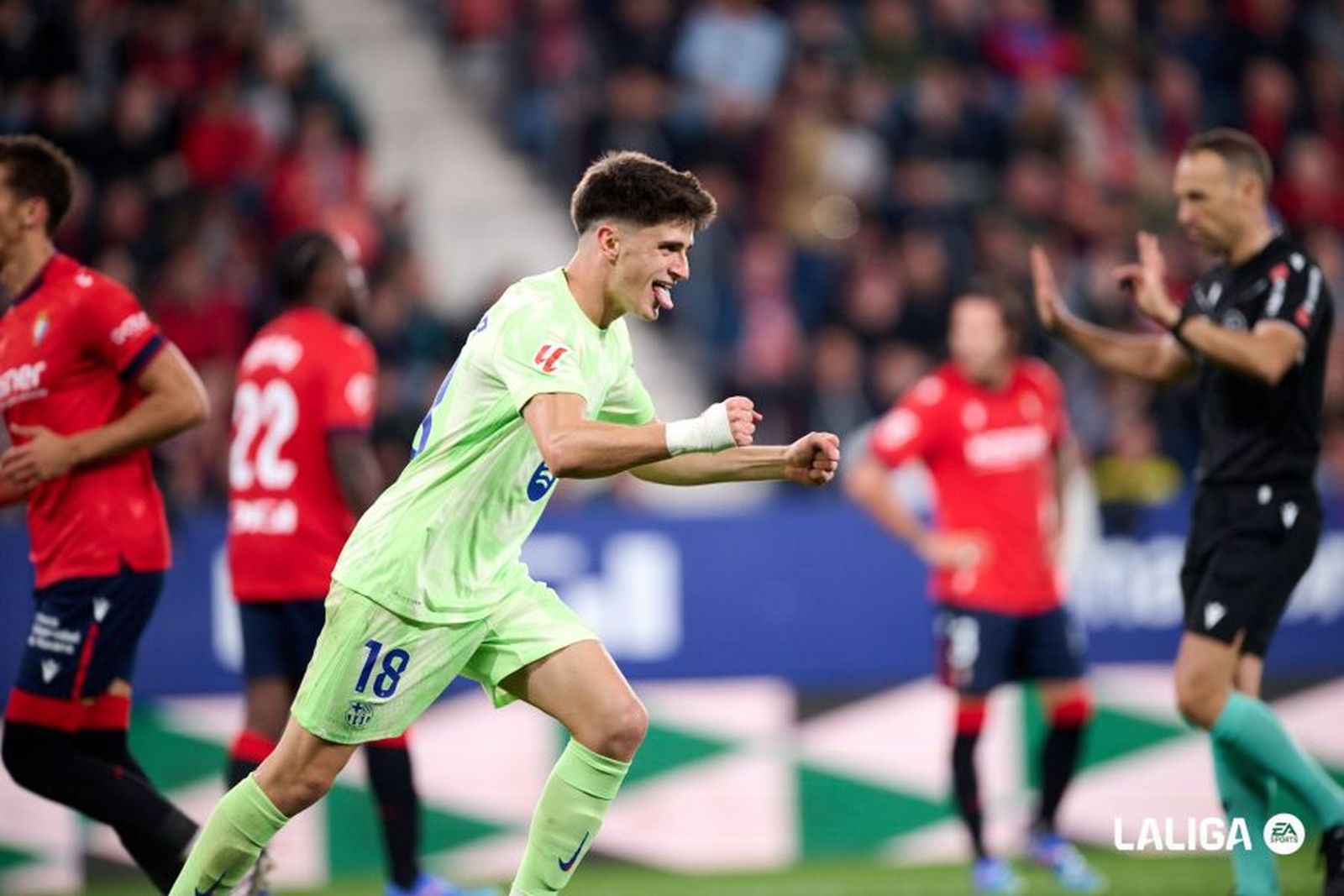 Pau Víctor celebra su primer gol con el primer equipo del FC Barcelona