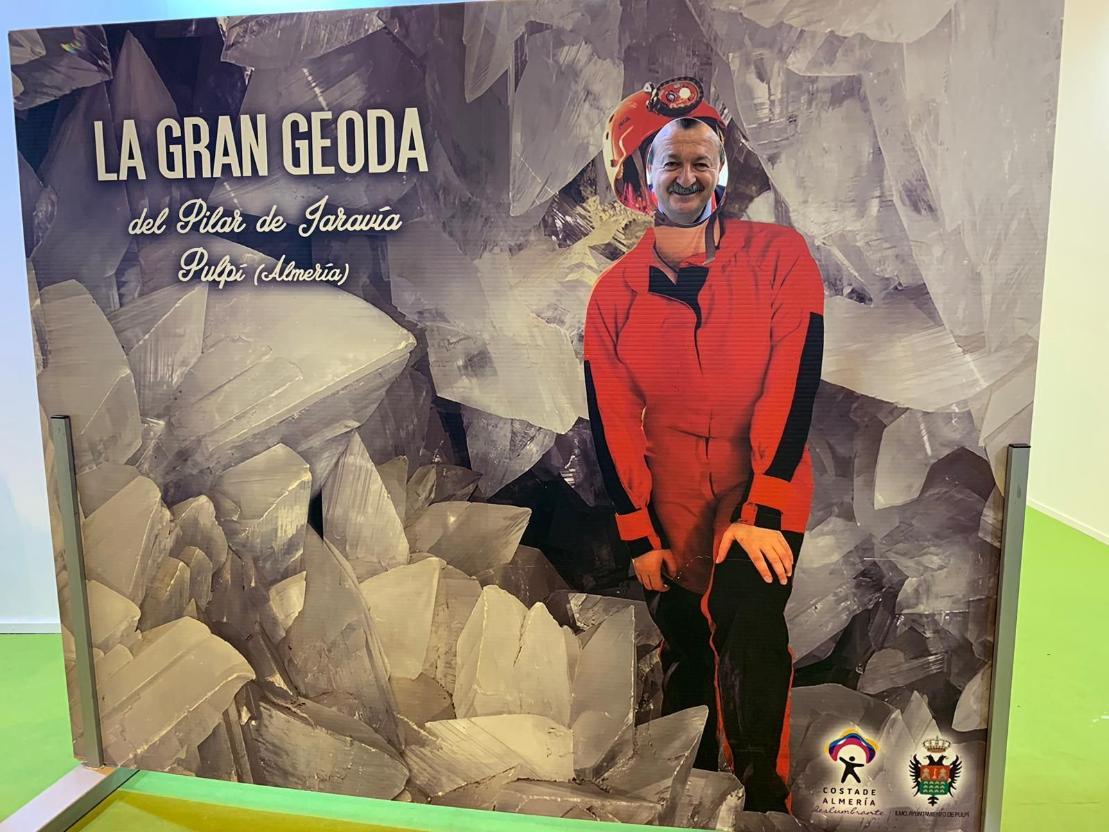 El alcalde de Pulpí ya “ha visitado” la Geoda de Pulpí.