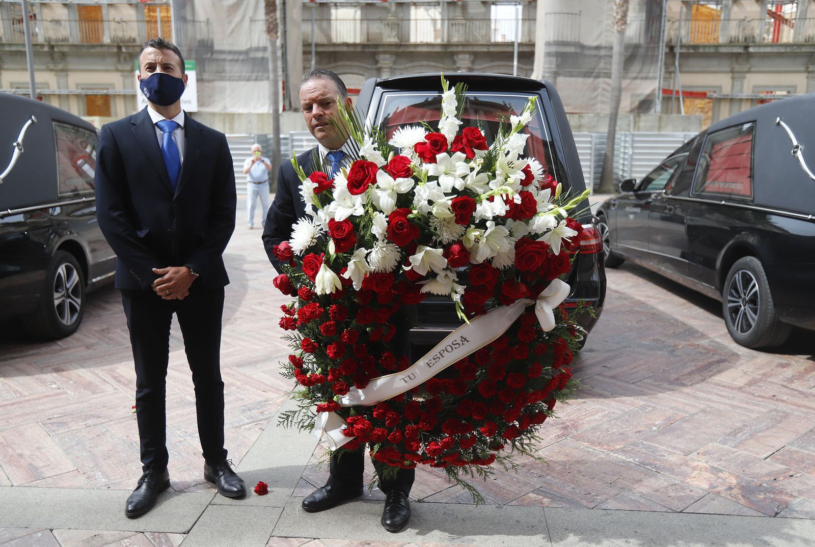 Llegada del féretro de Miguel Baez Litria la Capilla Ardiente de Huelva