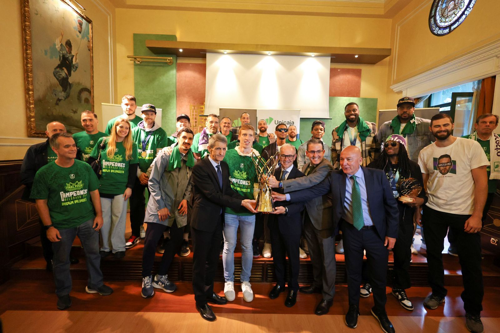 El Unicaja celebra en las calles de Málaga el título de la BCL