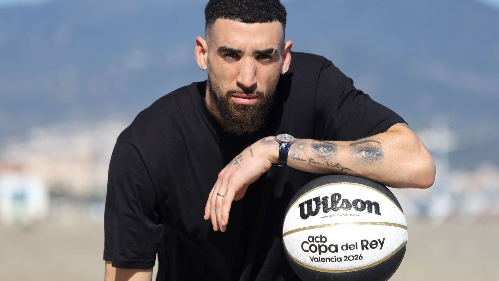 Chris Duarte, en la playa de Sacaba.