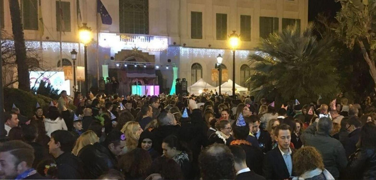 Una imagen de una fiesta de fin de año en la plza Peral.