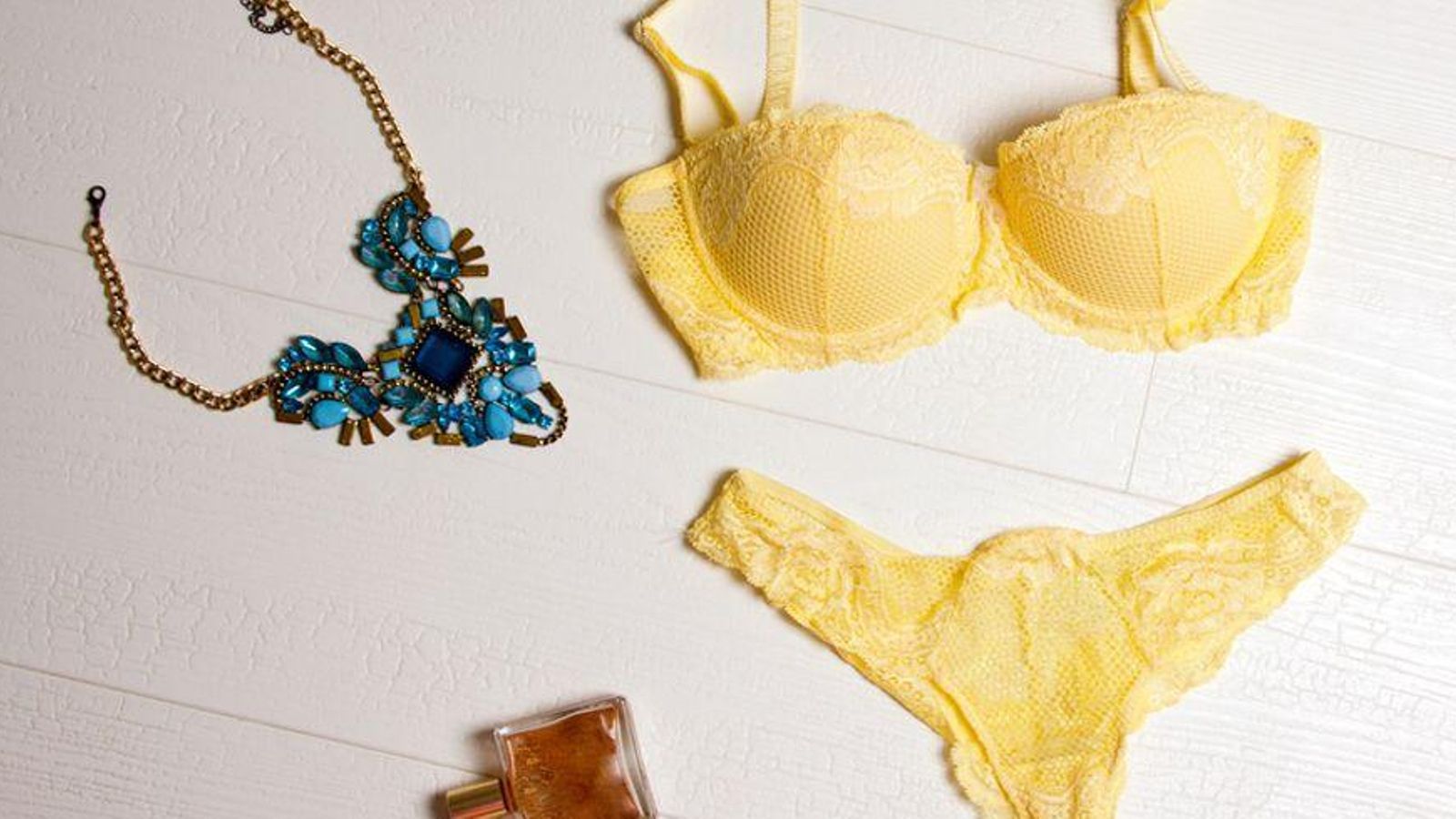Ropa interior amarilla para Fin de Año.