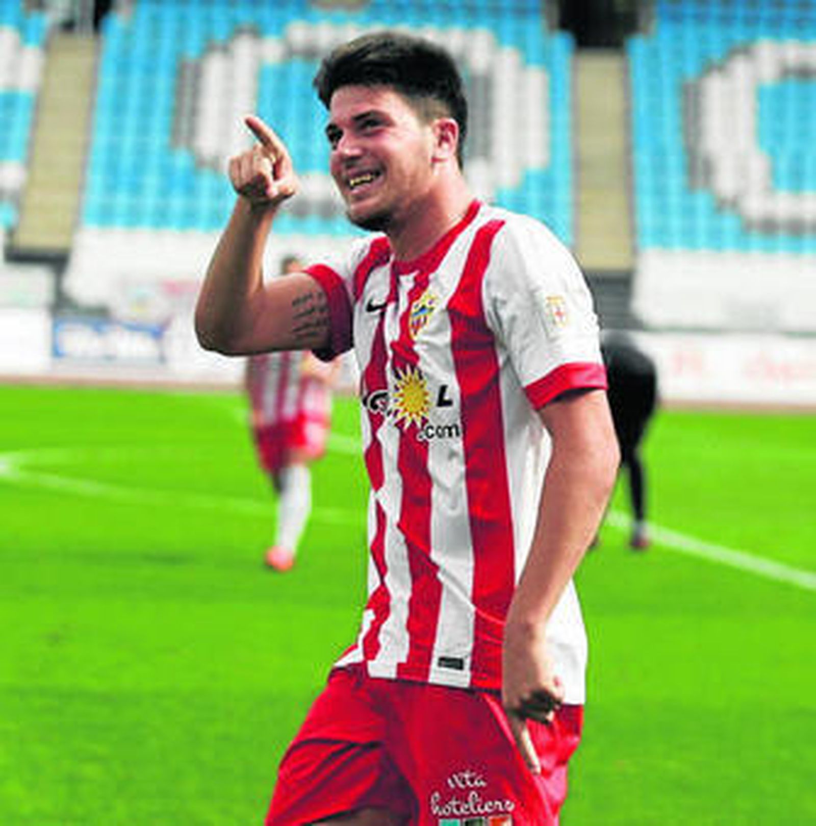 Rubén Díaz dedica un gol a la grada.