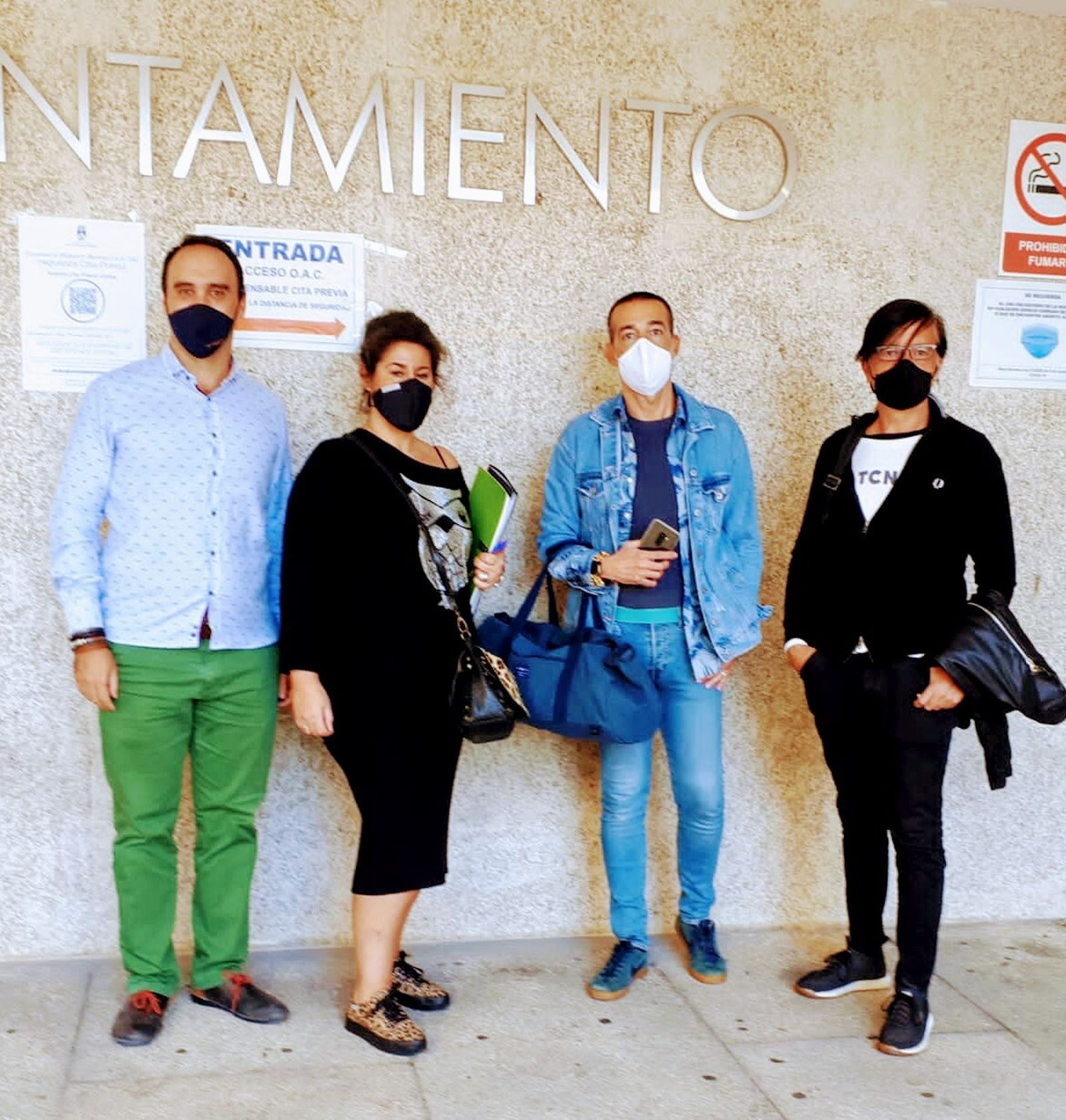 El concejal David Calleja, con representantes de la plataforma Revive El Puerto.