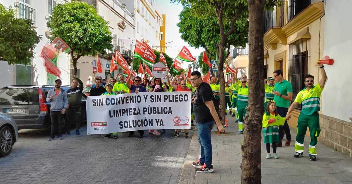 Protesta de la plantilla del servicio de limpieza urbana y recogida de ...