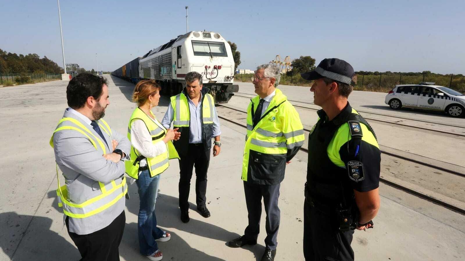 Uno de los momentos de la visita de la presidenta de la Autoridad Portuaria.