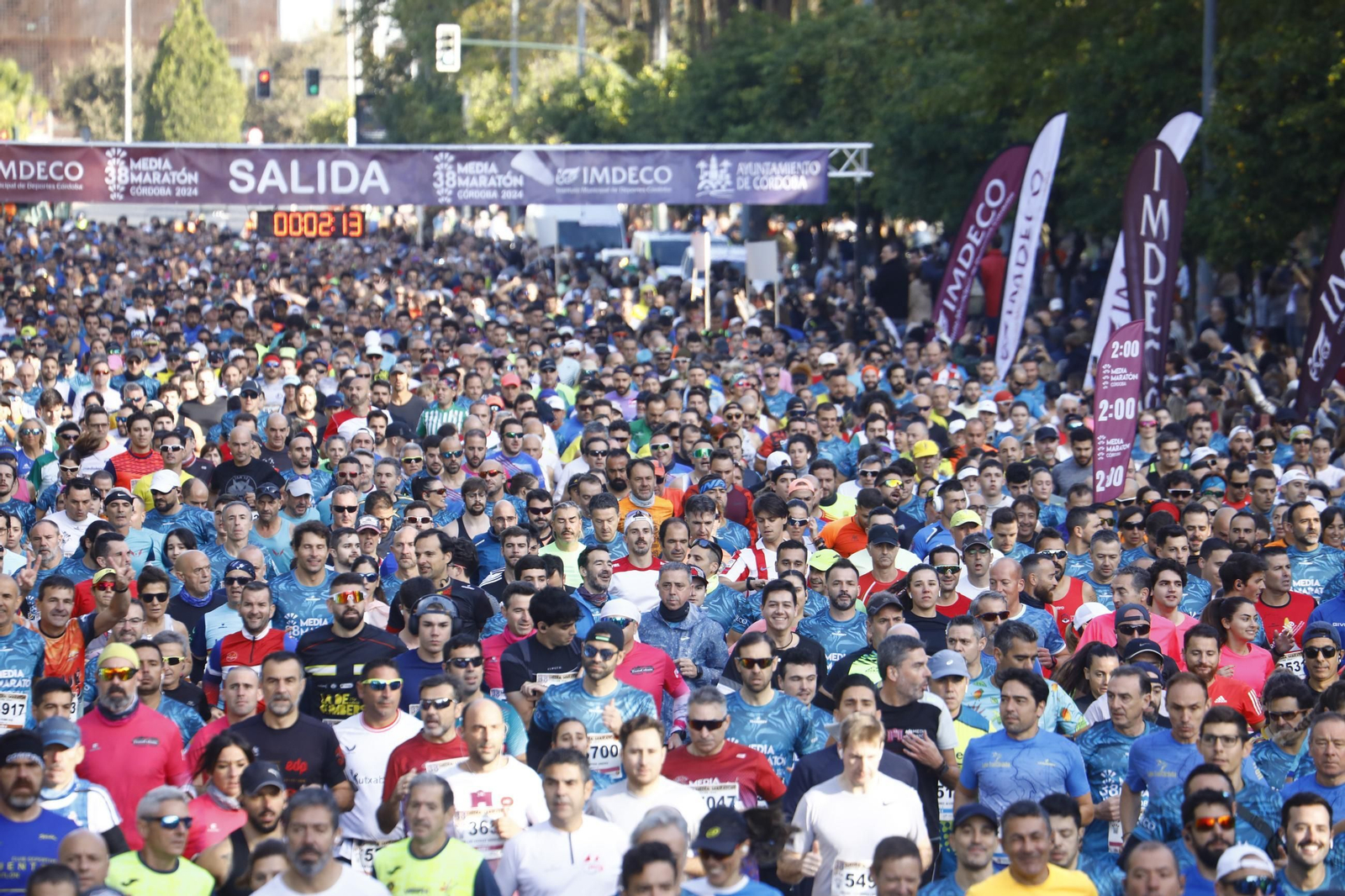Las mejores fotos de la salida de la Media Maratón de Córdoba 2024