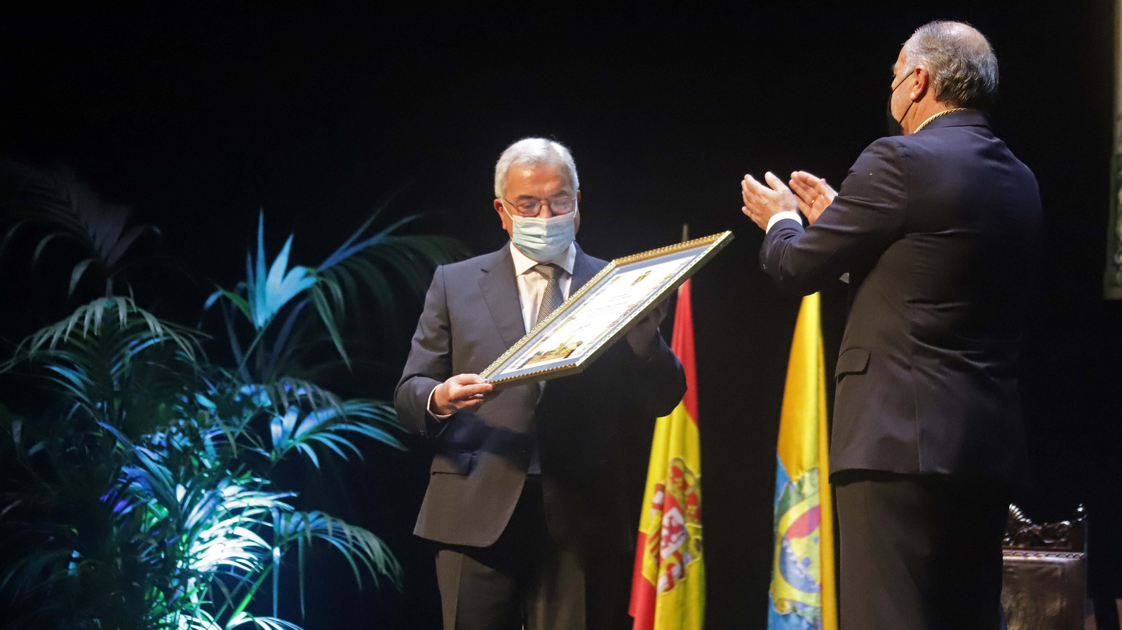 Fotos de la distinción del padre Pedro como Hijo Predilecto de Algeciras