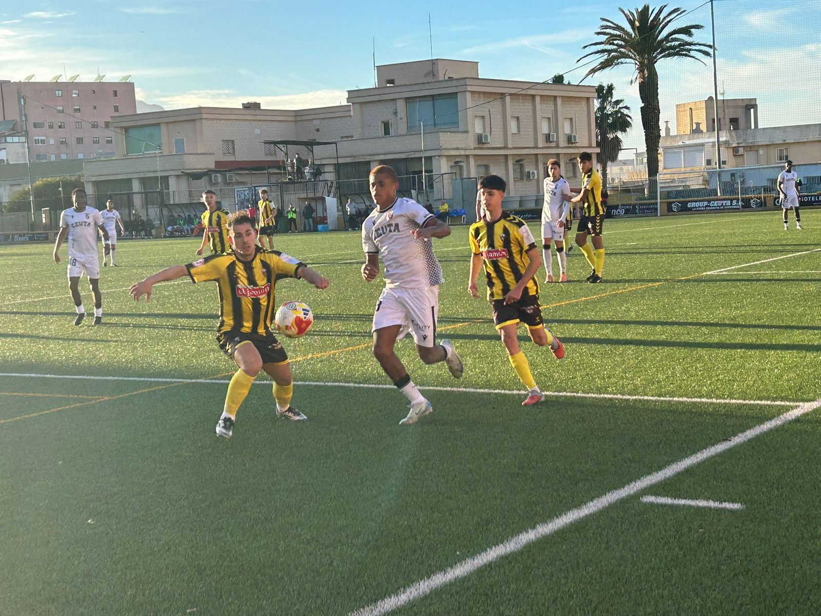 Un lance del Ceuta B-San Roque de Lepe de este sábado.