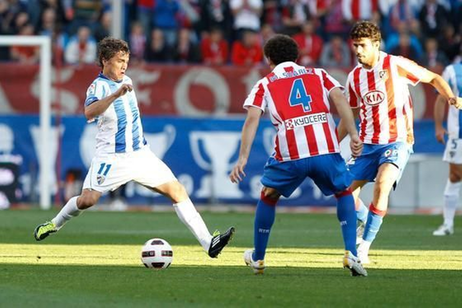 El Málaga golea al Atlético en el Calderón (0-3). / LOF