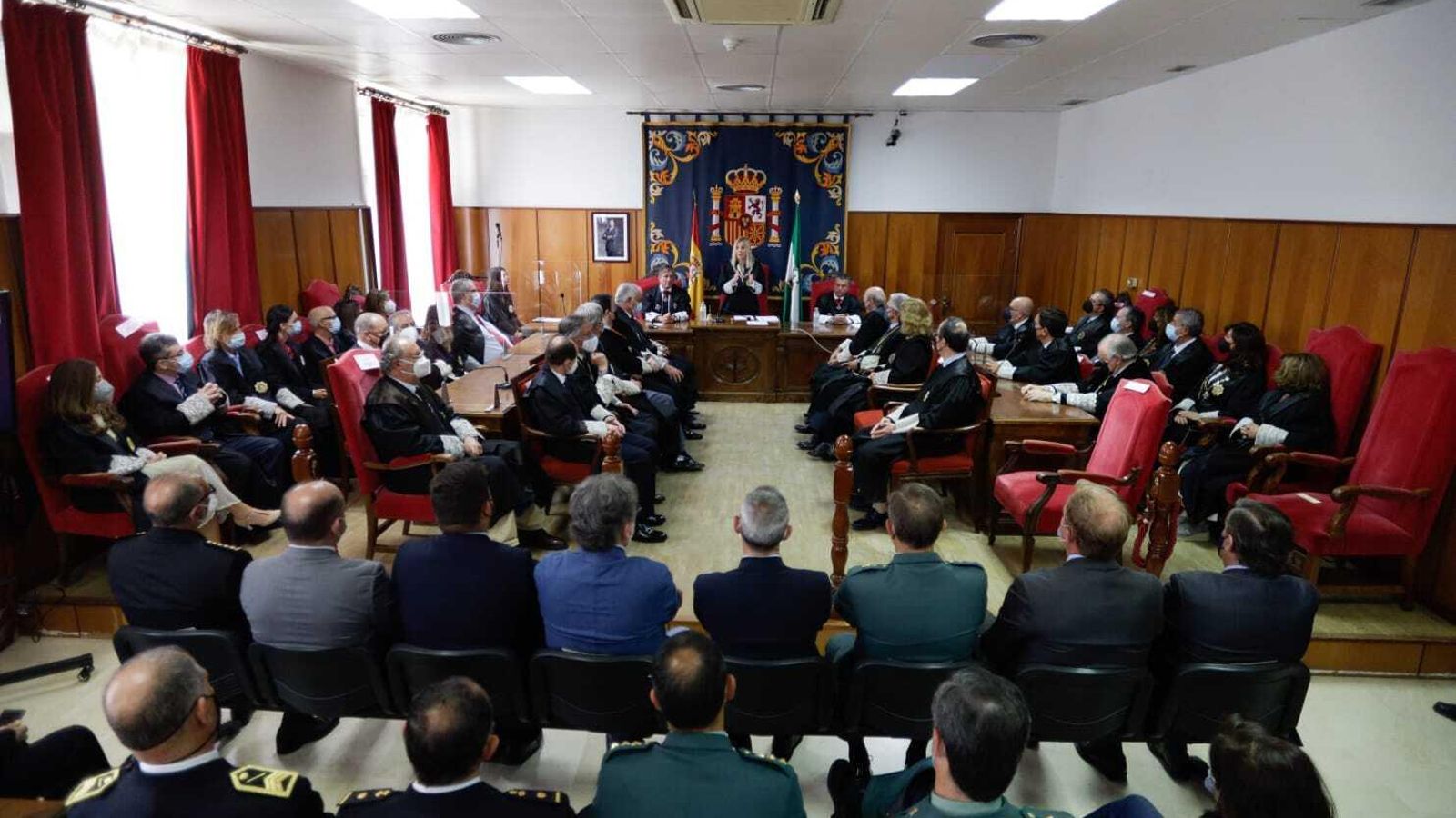 Numeroso público en la sala de vistas de la Sección Primera de la Audiencia.