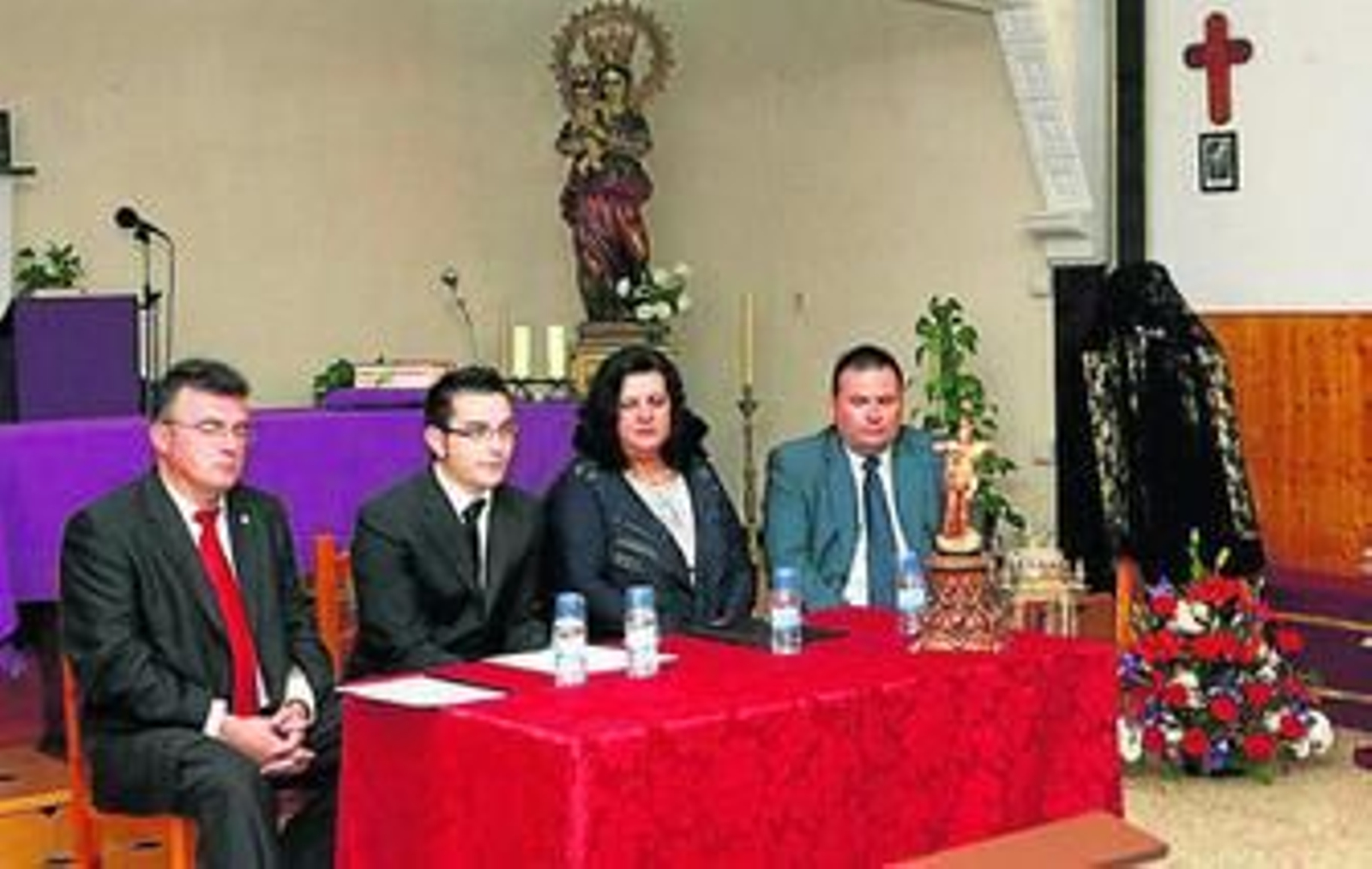 A la izquierda, el presentador José Antonio Vieira y el autor del cartel Raúl Gómez.