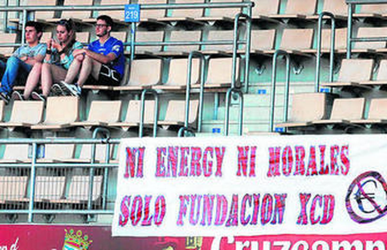 Varias peñas xerecistas escenifican su rechazo