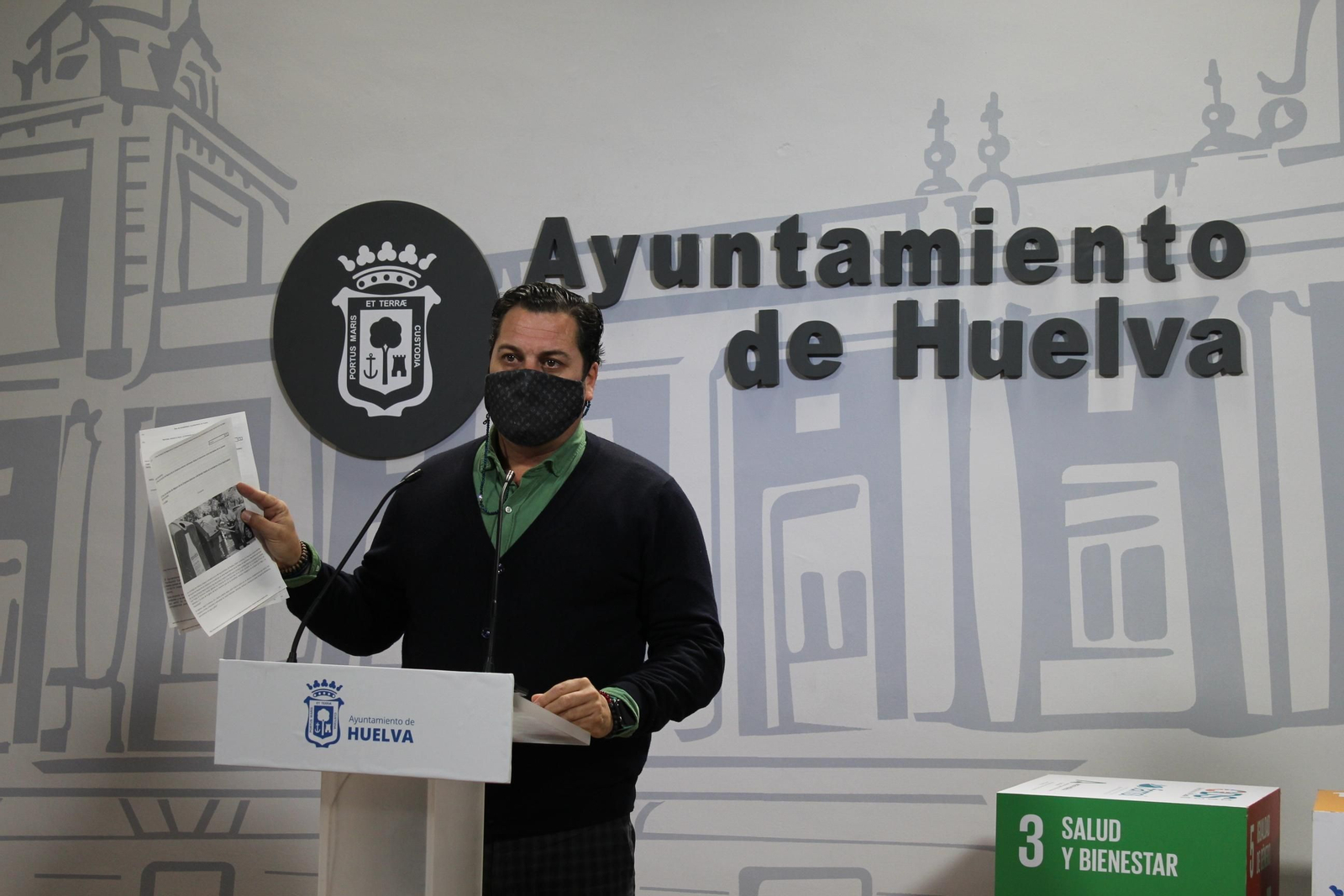 El portavoz popular, Jaime Pérez, durante la rueda de prensa en el Ayuntamiento