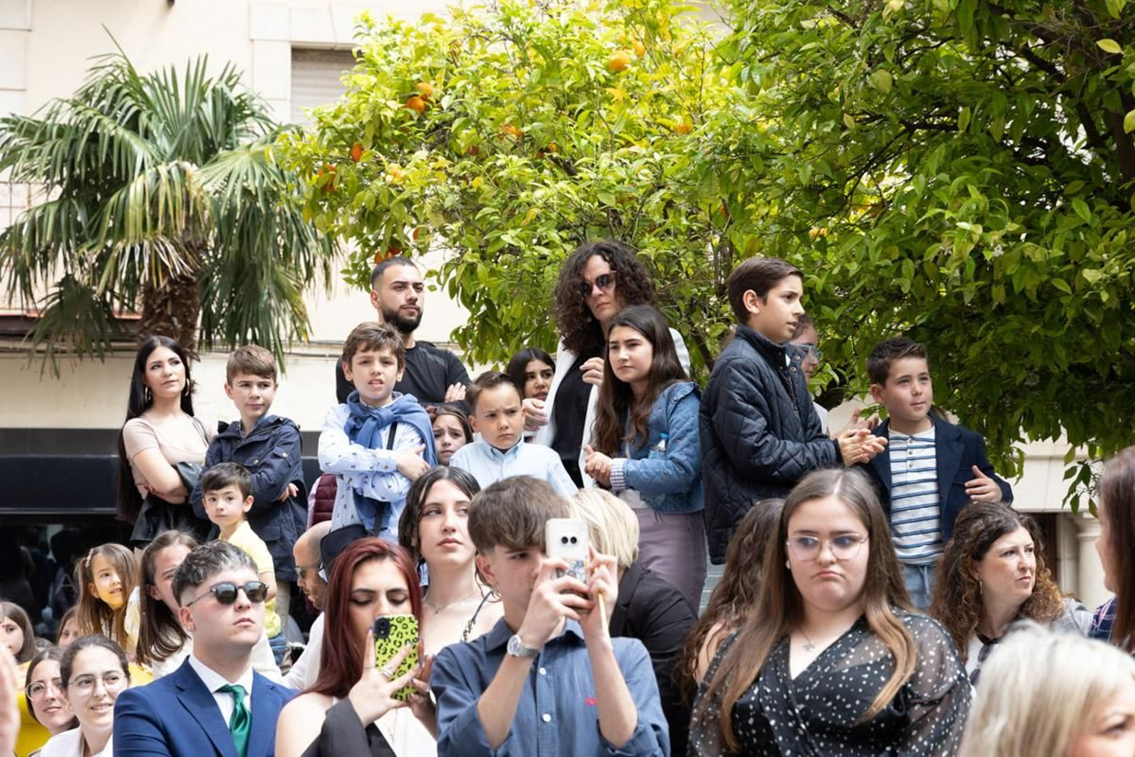 Los jiennenses se echan a la calle para presenciar la primera de las procesiones de la jornada: la Borriquilla (II)