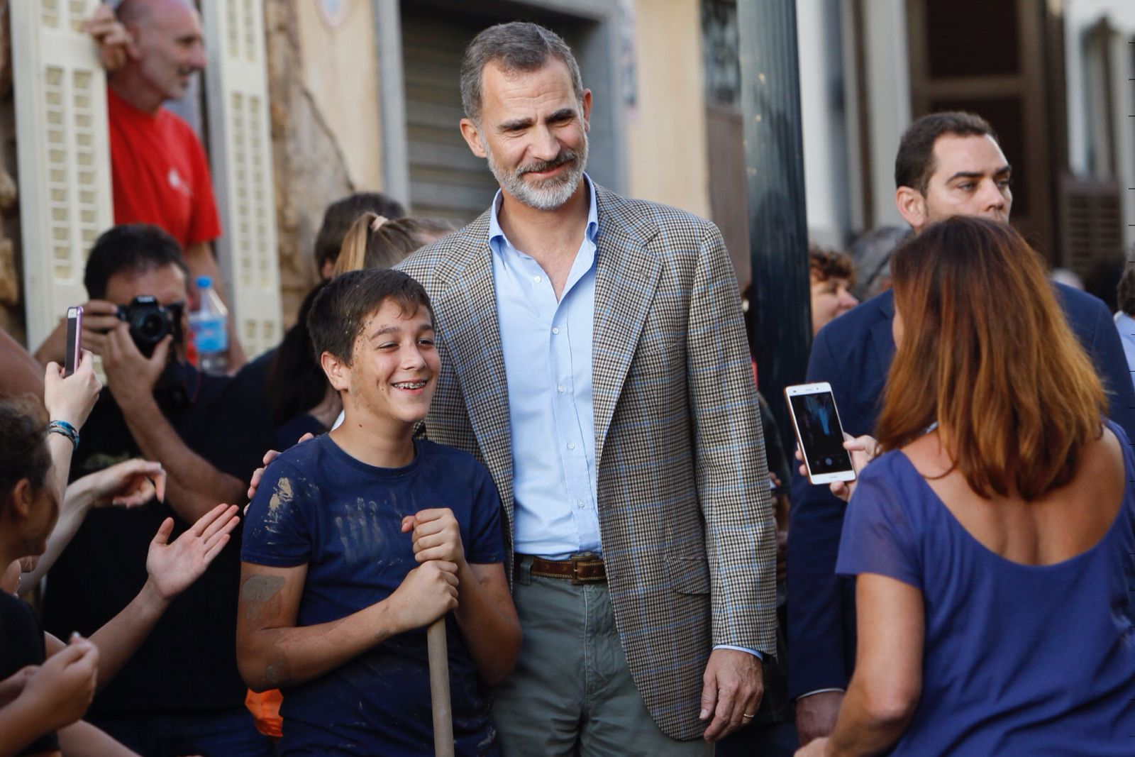 Los Reyes visitan a los afectados por las inundaciones en Mallorca