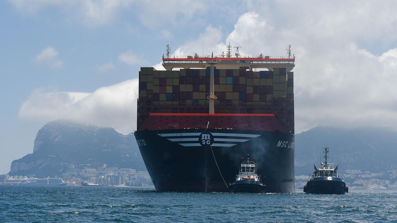 Fotos de la llegada del mayor portacontenedores del mundo el 'MSC Loreto' al puerto de Algeciras